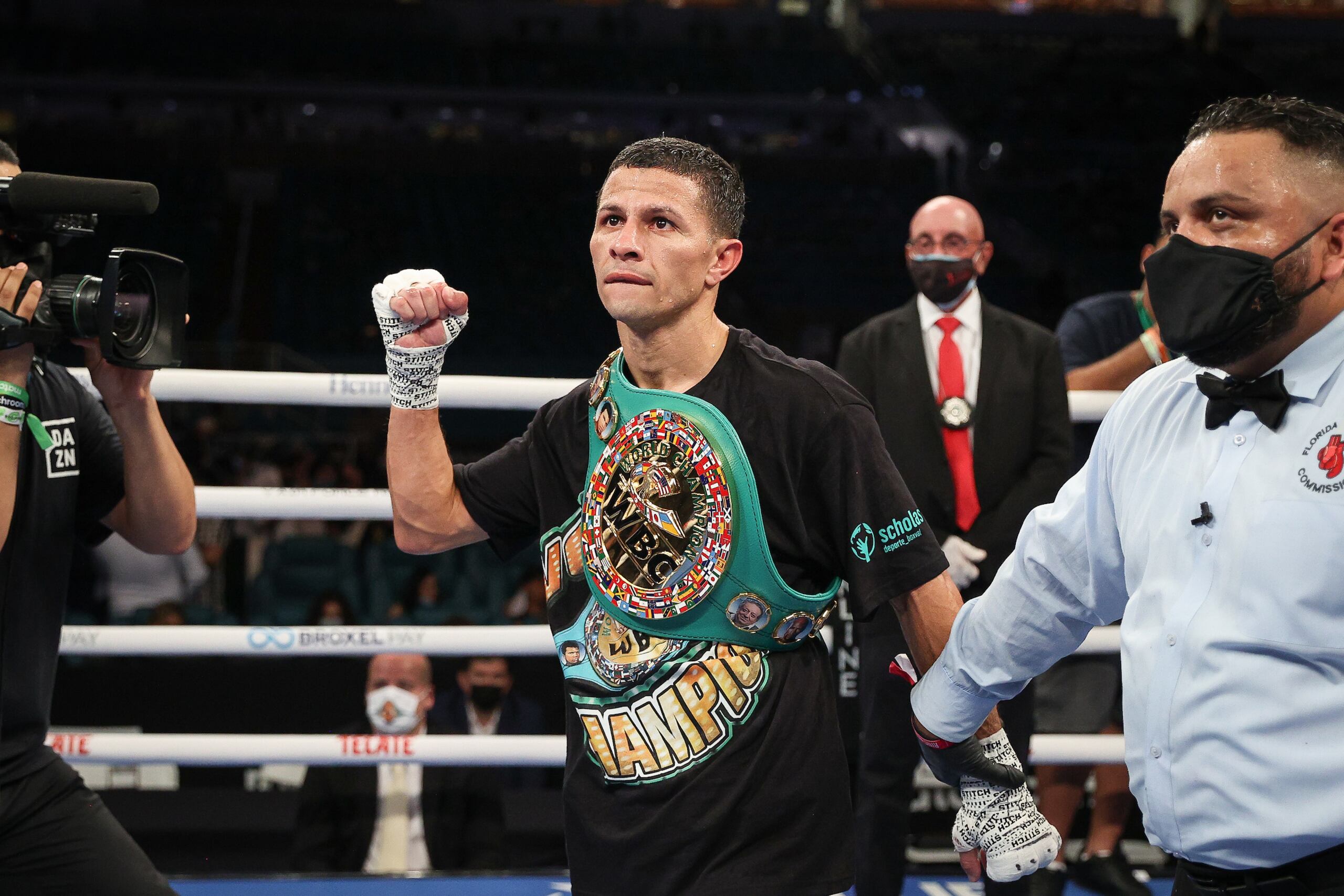 En febrero de 2021, el boricua McWilliams Arroyo, en la foto, tuvo que pelear con Abraham Rodríguez por el título interino de la división mosca del Consejo Mundial de Boxeo luego de que Julio César Martínez se lastimara una mano.