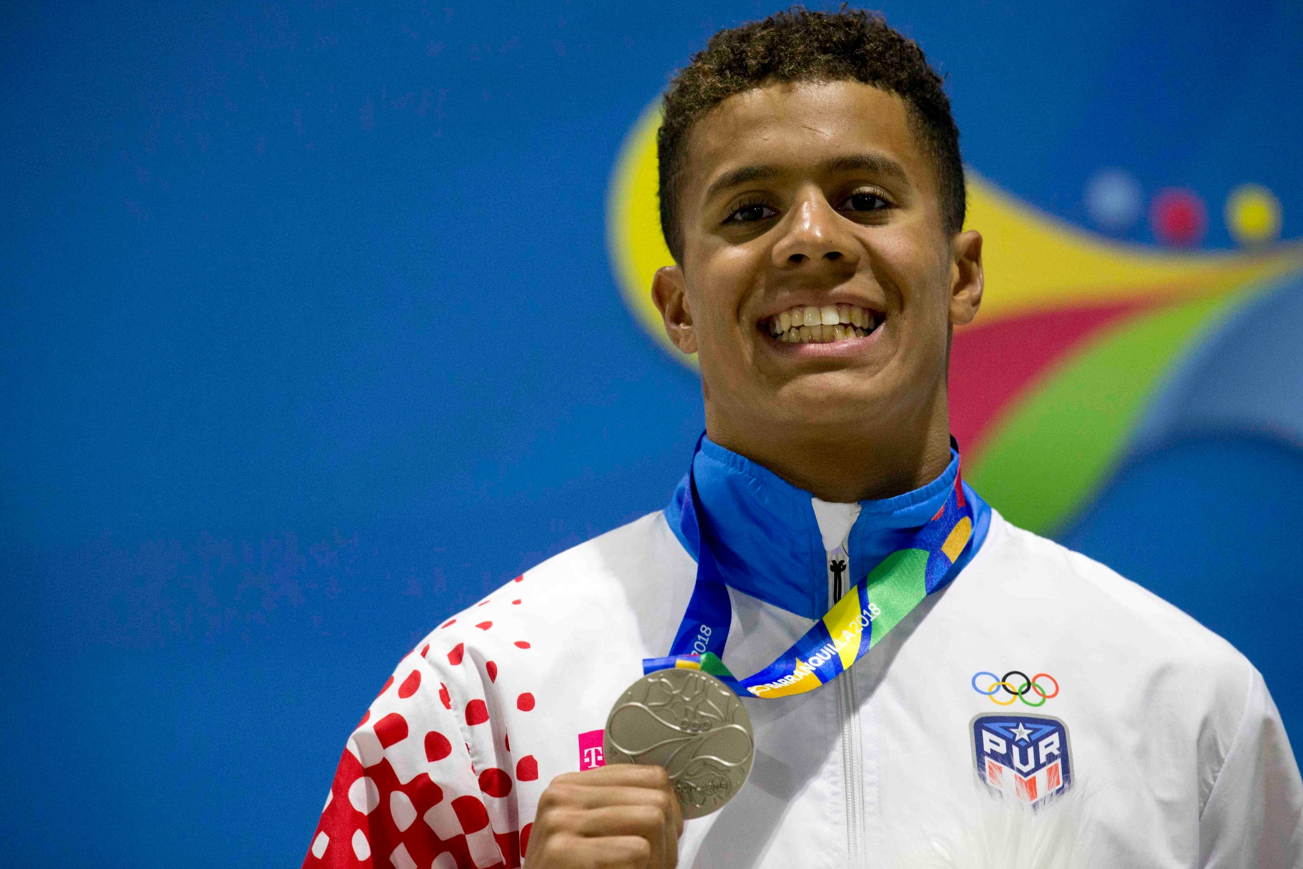 El nadador de 17 años Jarod Arroyo logró una medalla de plata en los 400 metros combinados y alcanzó a tres las preseas ganadas.