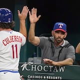 Los Rangers despiden a su dirigente Chris Woodward