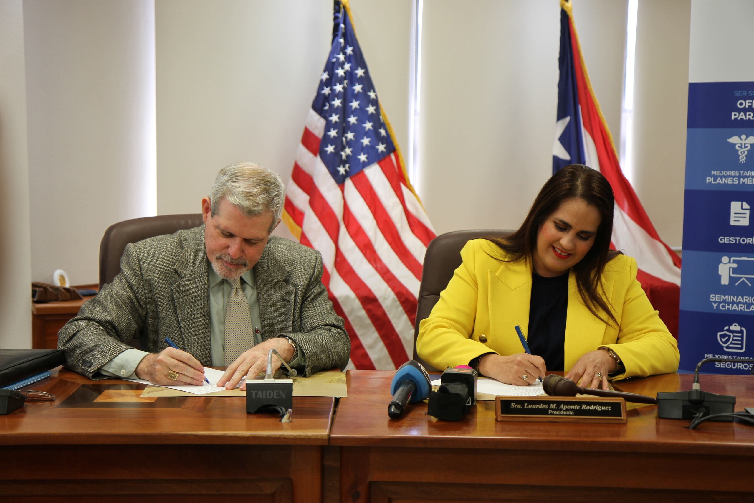 La presidente del CUD, Lourdes M. Aponte Rodríguez, y el presidente de la PR-USACC, José Luis Rivera Villamañán.