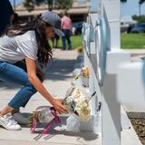 Meghan Markle llega a Texas y presenta sus condolencias a víctimas de tiroteo