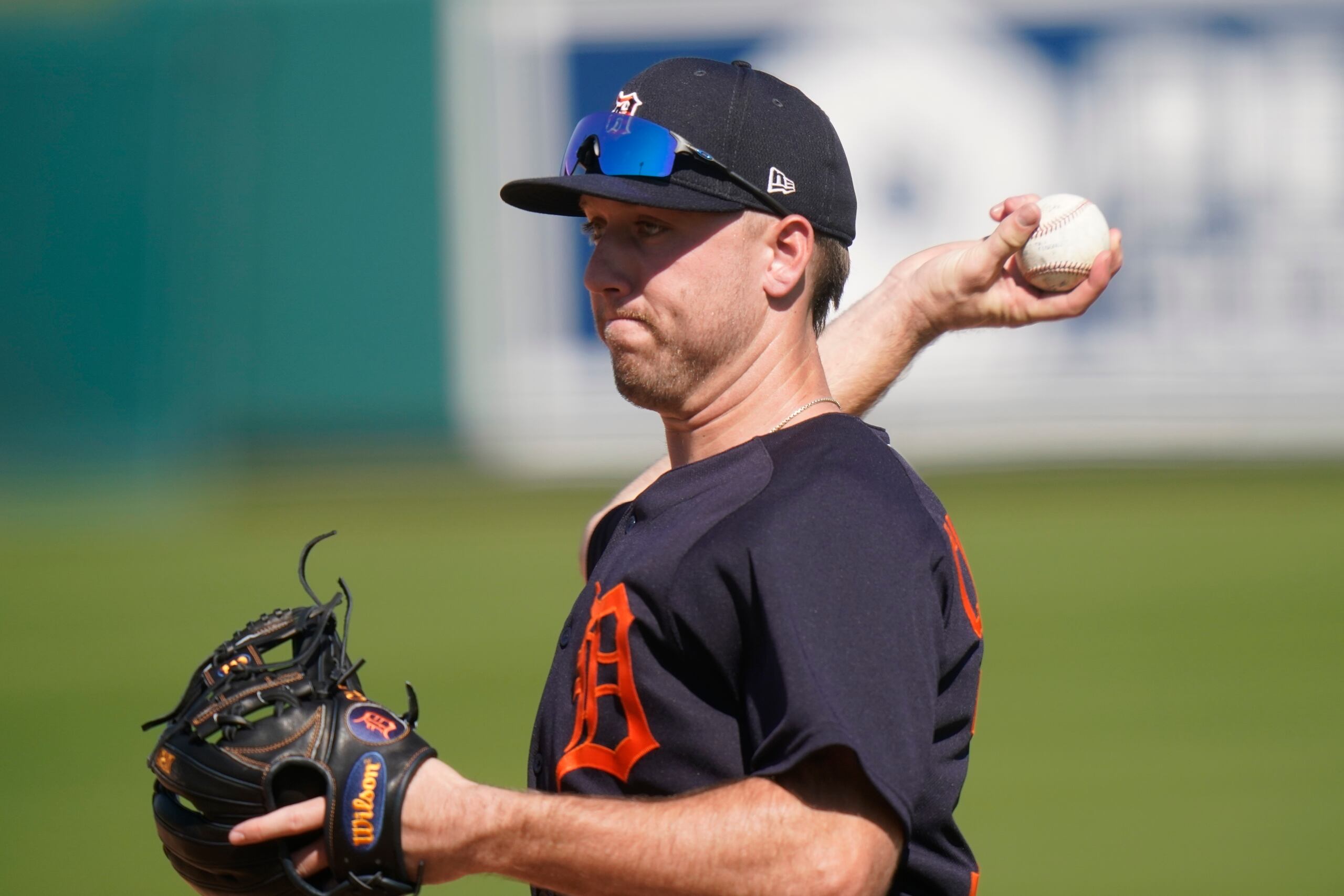 Kody Clemens, de los Tigres de Detroit, participa en una práctica de pretemporada en Lakeland, Florida, el viernes 26 de febrero de 2021.