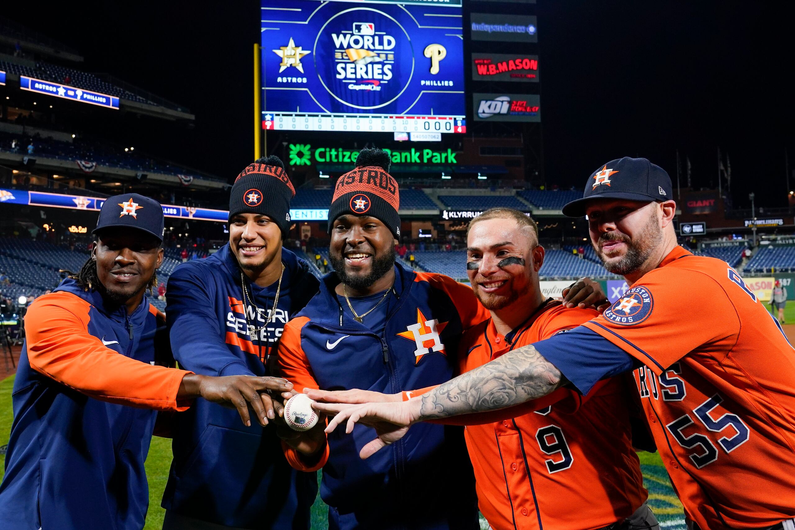 Christian Vázquez recibió el no-hitter combinado que los Astros lanzaron en la Serie Mundial ante los Phillies.