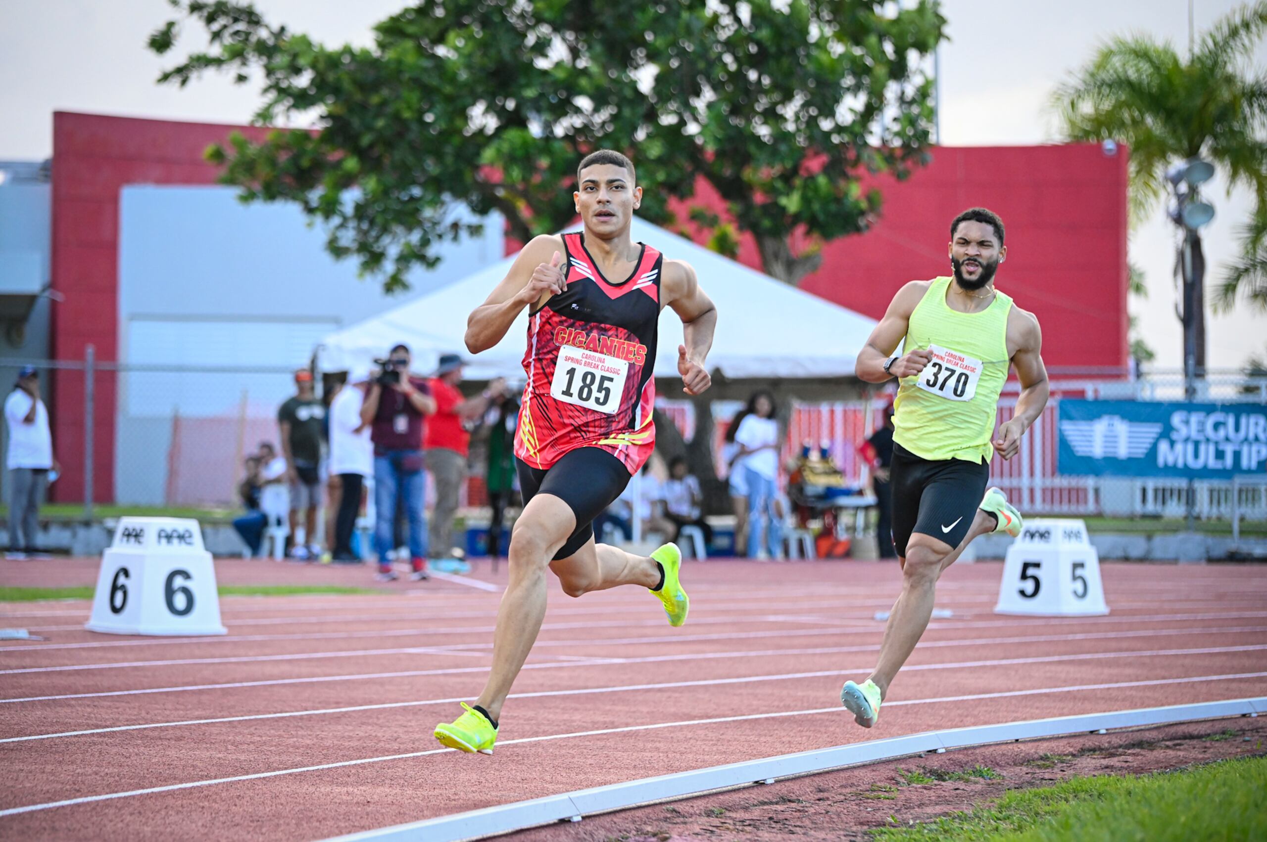 Ryan Sánchez hizo su mejor tiempo del año y estuvo cerca de la marca mínima para Oregon 2022.