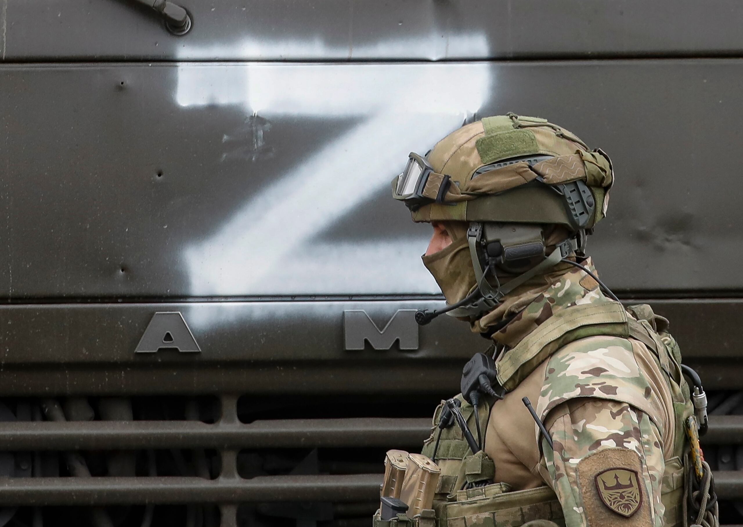 Un militar ruso hace guardia el 27 de marzo de 2022, en una fotografía de archivo. EFE/EPA/SERGEI ILNITSKY
