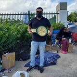 Mexicano viaja desde Texas para concierto de Bad Bunny en el Hiram Bithorn