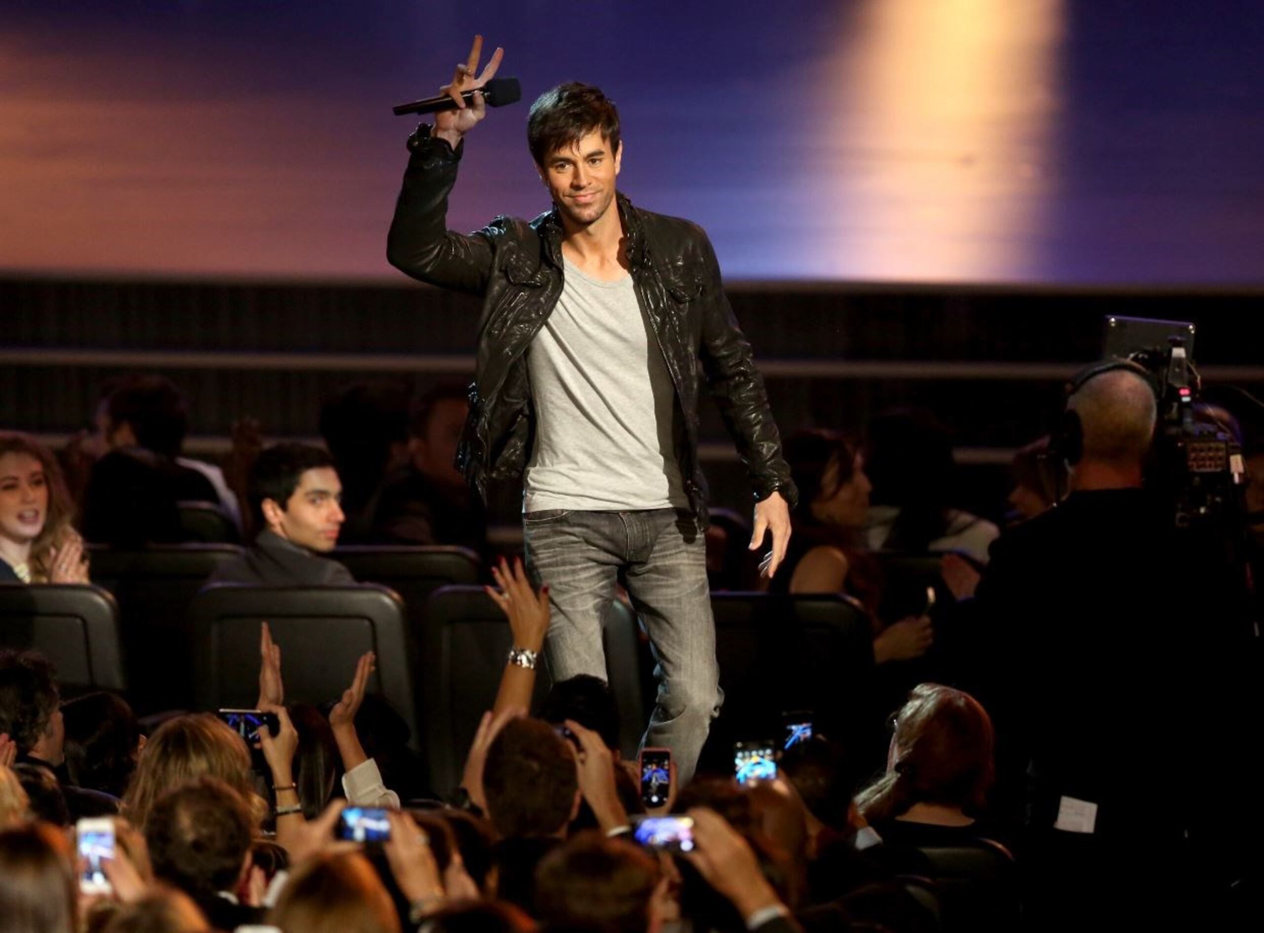 Enrique Iglesias ganó mejor vídeo del año por "Bailando". (The Associated Press)