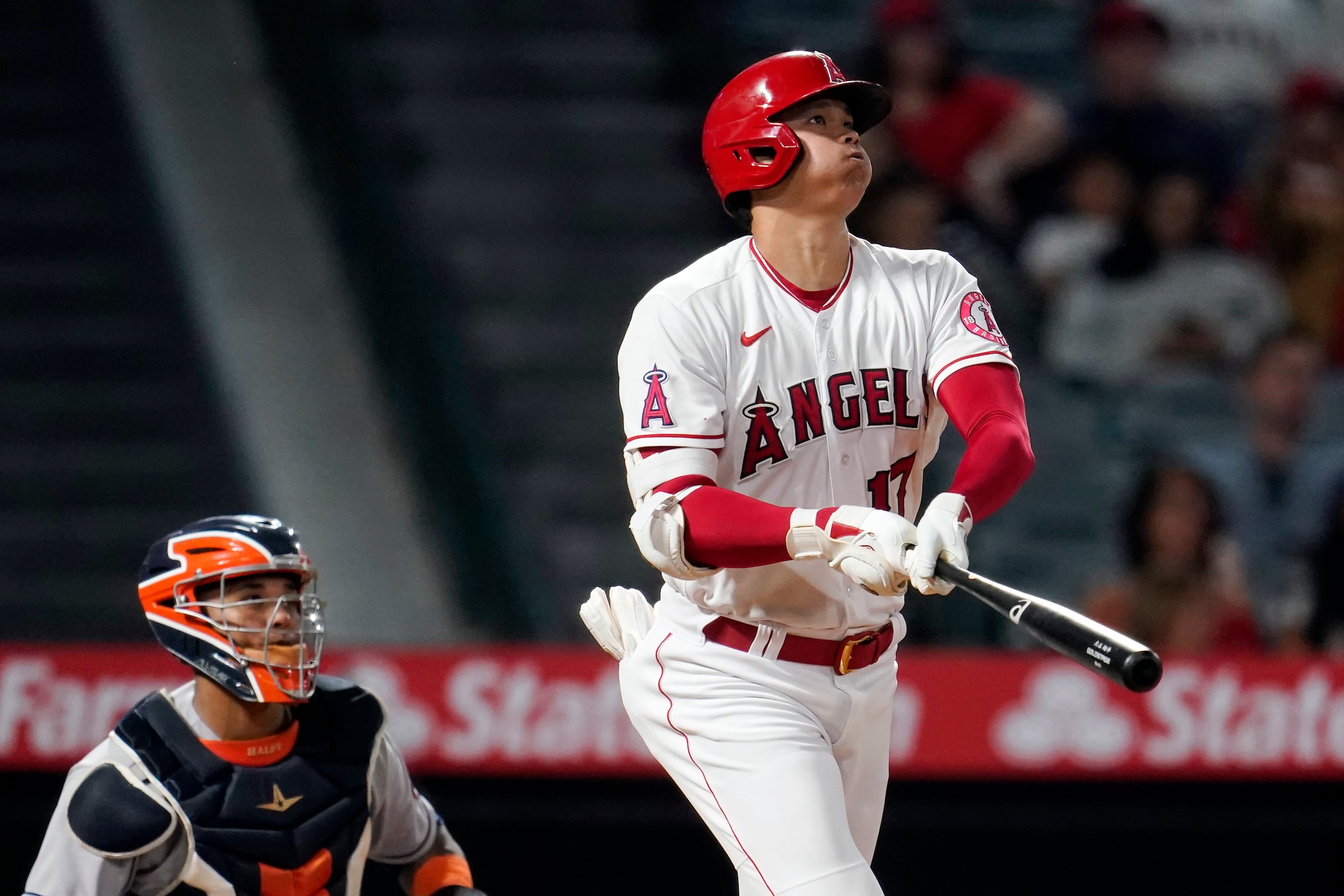 Shohei Ohtani terminó la campaña con 46 jonrones, 100 RBI, 103 carreras anotadas y como lanzador con marca de 9-2 con 156 ponches propinados.