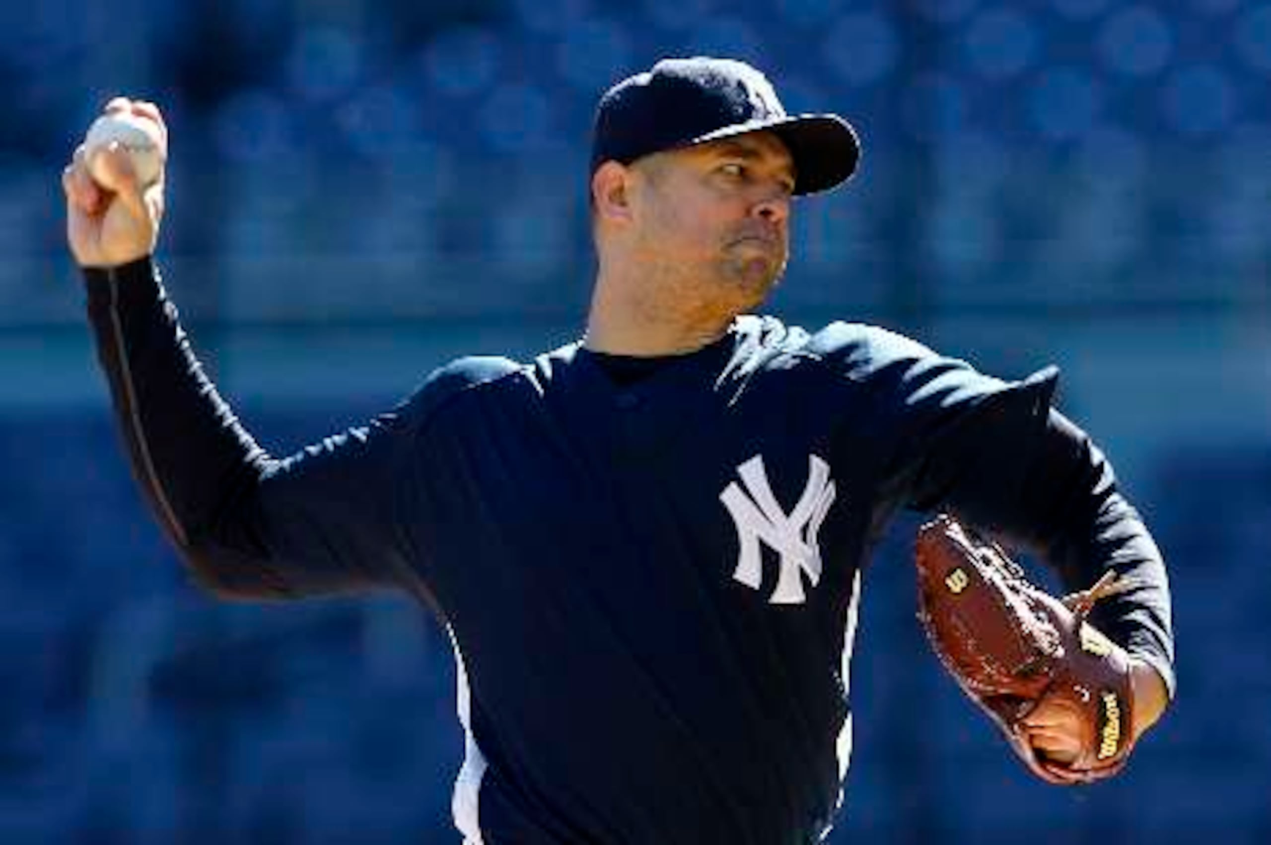 El lanzador ponceño Javier Vázquez trabajó varias entradas durante un juego simulado el pasado miércoles en el Yankee Stadium.&nbsp;<font color="yellow">(AP / Kathy Willens)</font>