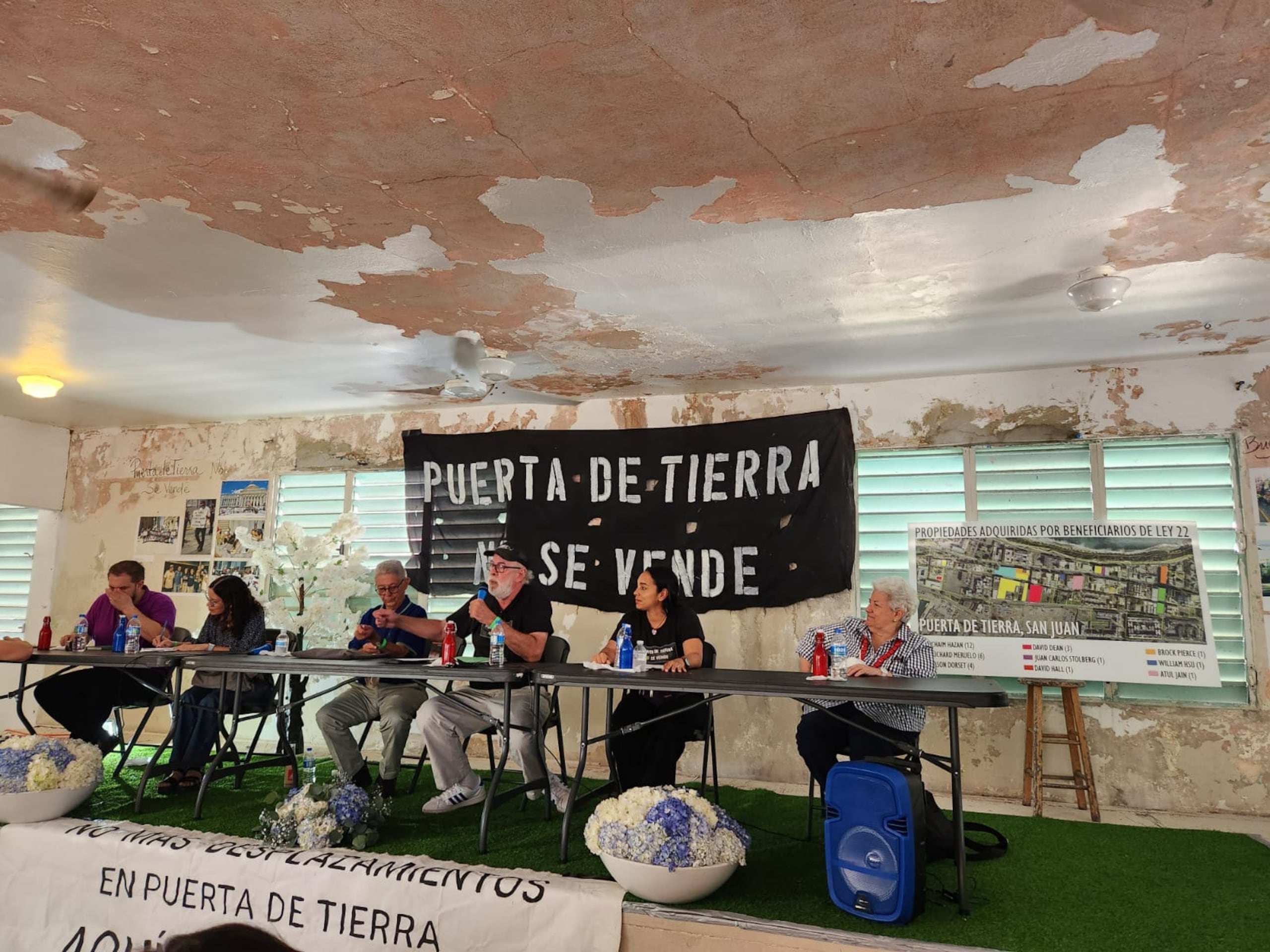 Bajo el evento "Abrazo comunitario contra el desplazamiento" se realizó un conversatorio sobre este tema que afecta a las comunidades en Puerta de Tierra, entre otros barrios de Puerto Rico.