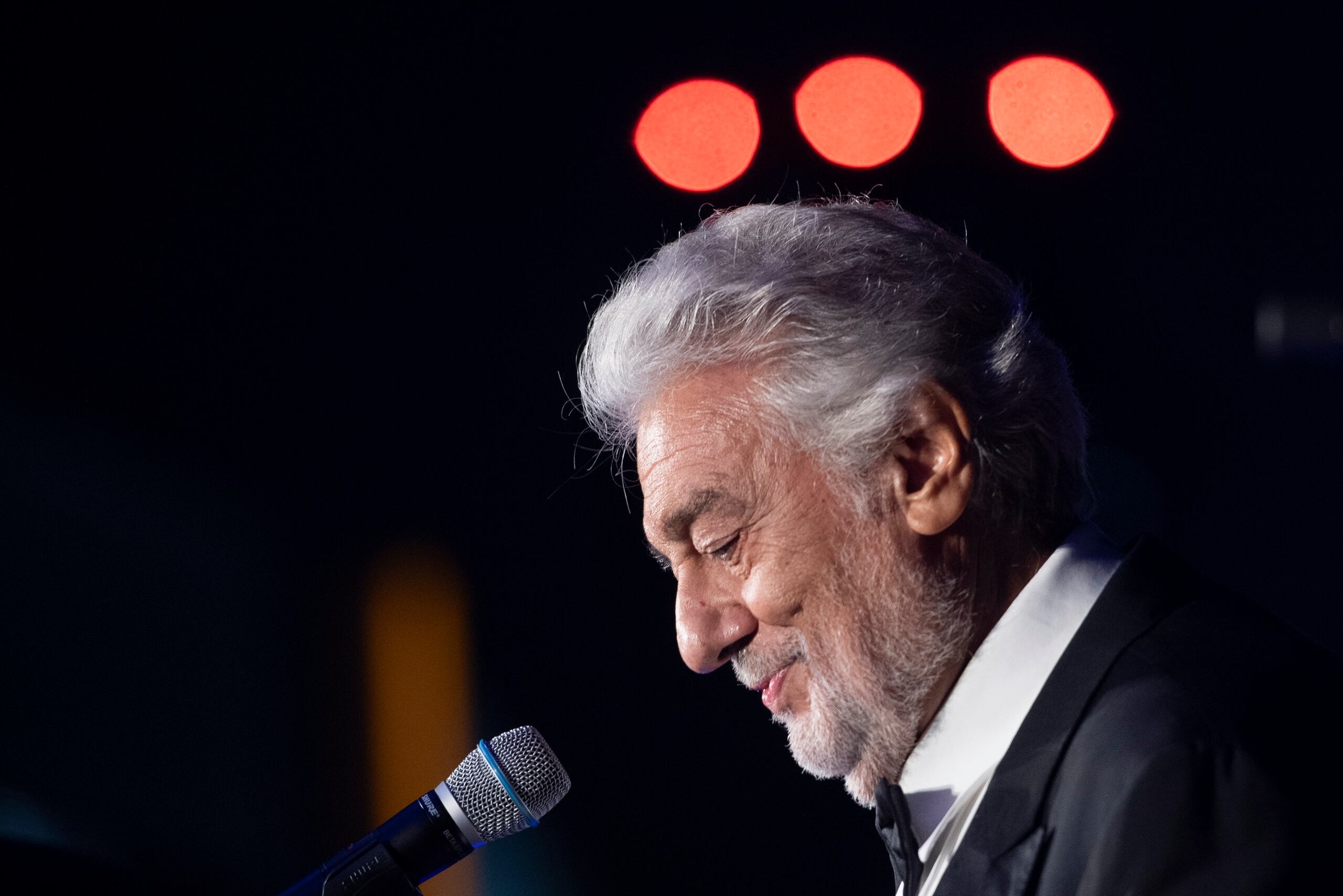 El tenor Plácido Domingo cantó el 22 de agosto en la Reggia de Caserta al inicio de una minigira que le llevará en septiembre a la Ópera de Viena, después a Colonia, en Alemania, y el 30 de noviembre a La Scala de Milán.