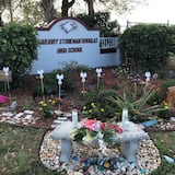 Florida recuerda a las víctimas del tiroreo en Parkland cinco años después 