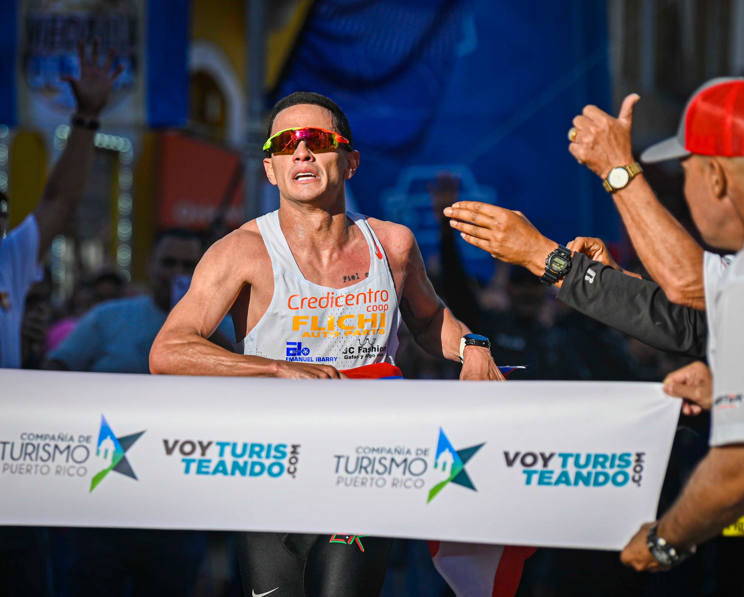 El orocoveño Alexander Torres llega a la meta en el medio maratón San Blas celebrado en Coamo a principios de este mes.