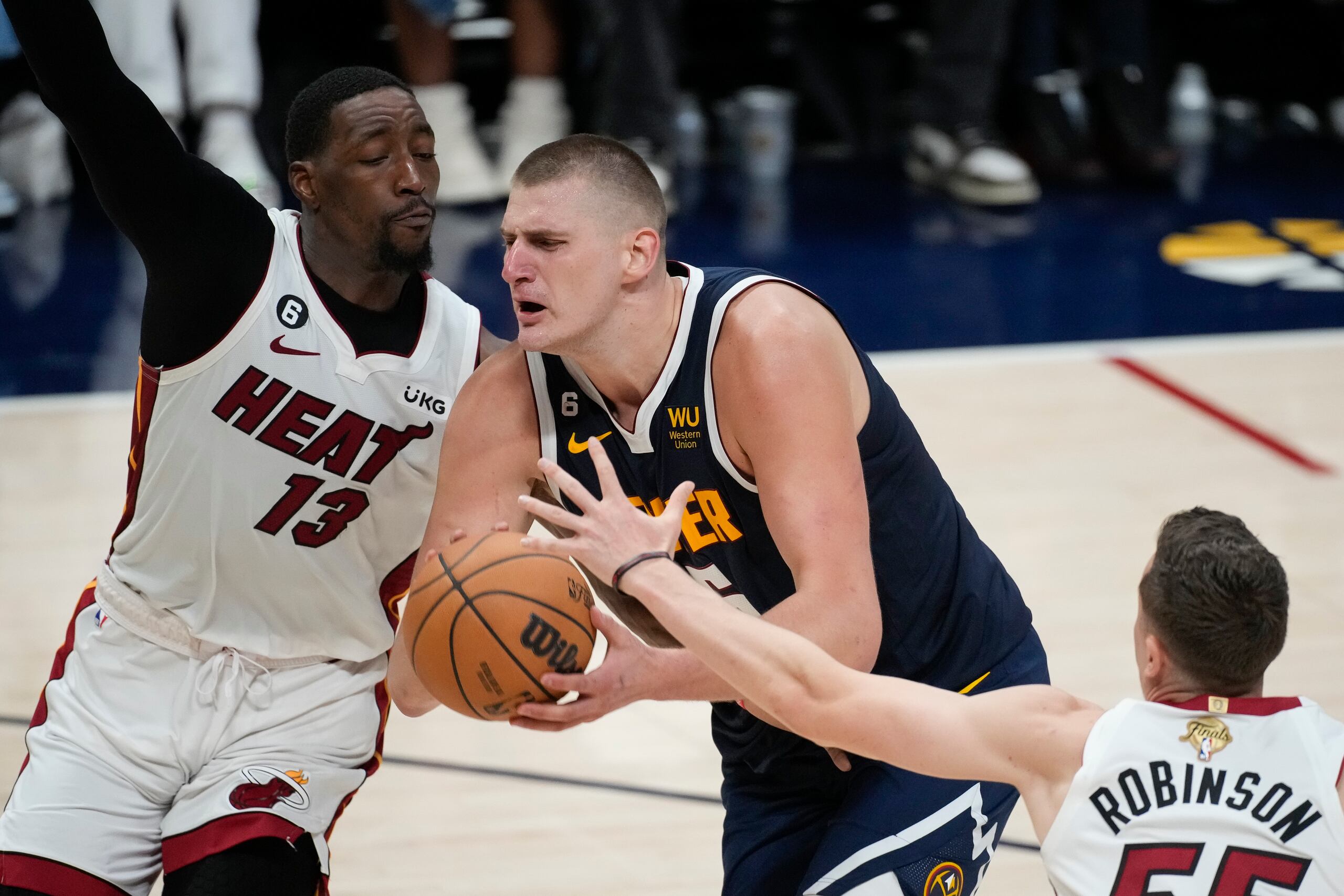 Si bien Nikola Jokic parece ser una fuerza indetenible en la NBA, el Heat como equipo anda por el mismo camino.