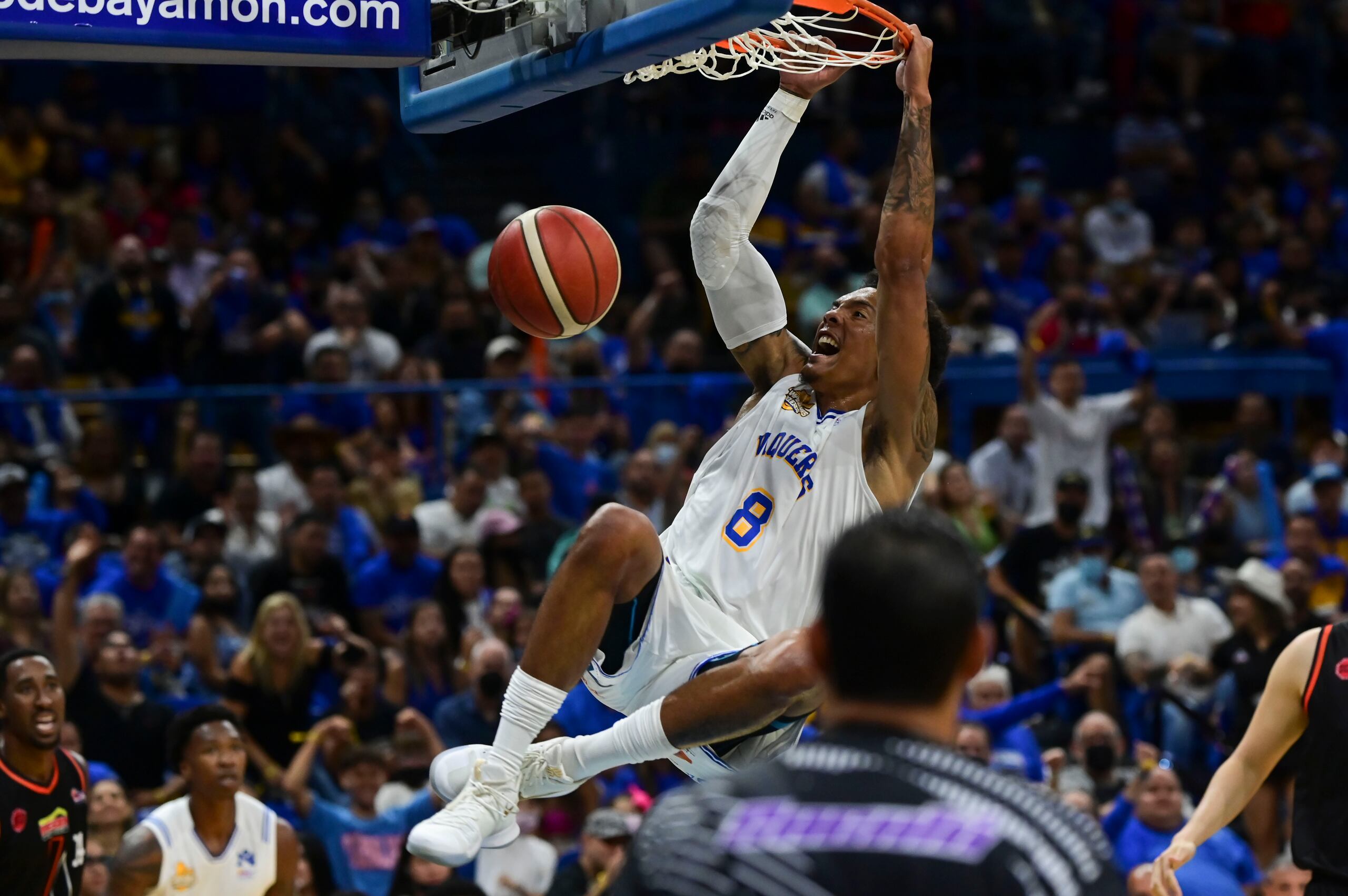 Bayamón salió al Rancho con la explosividad que le caracteriza, tanto defensiva como ofensivamnete, y tuvo ventaja de 9-2 en el inicio del juego.