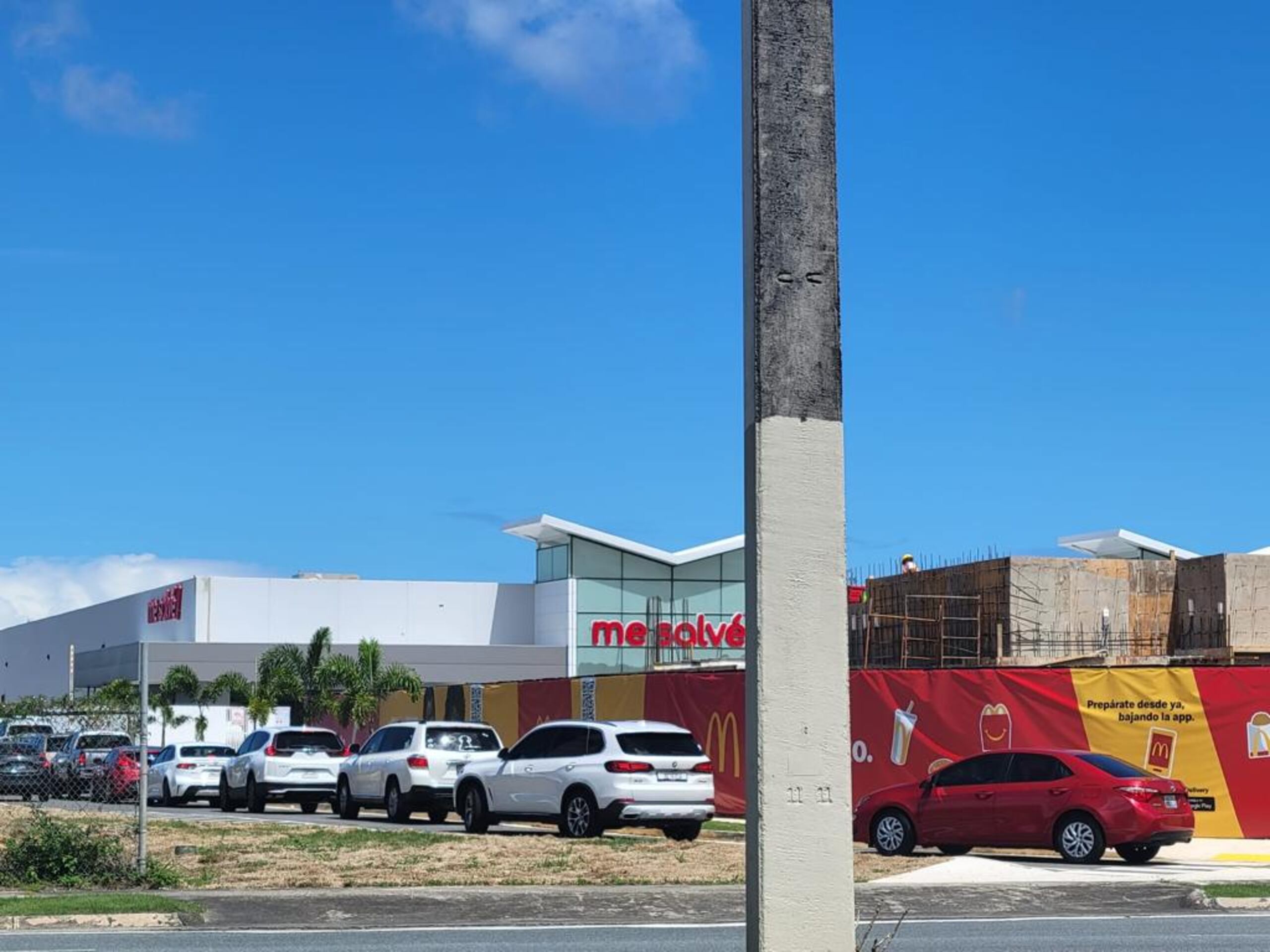 La apertura del restaurante de comida rápida de la cadena Chick-Fil en la avenida Los Filtros en Bayamón ha ocasionado congestión vehicular en esa zona.