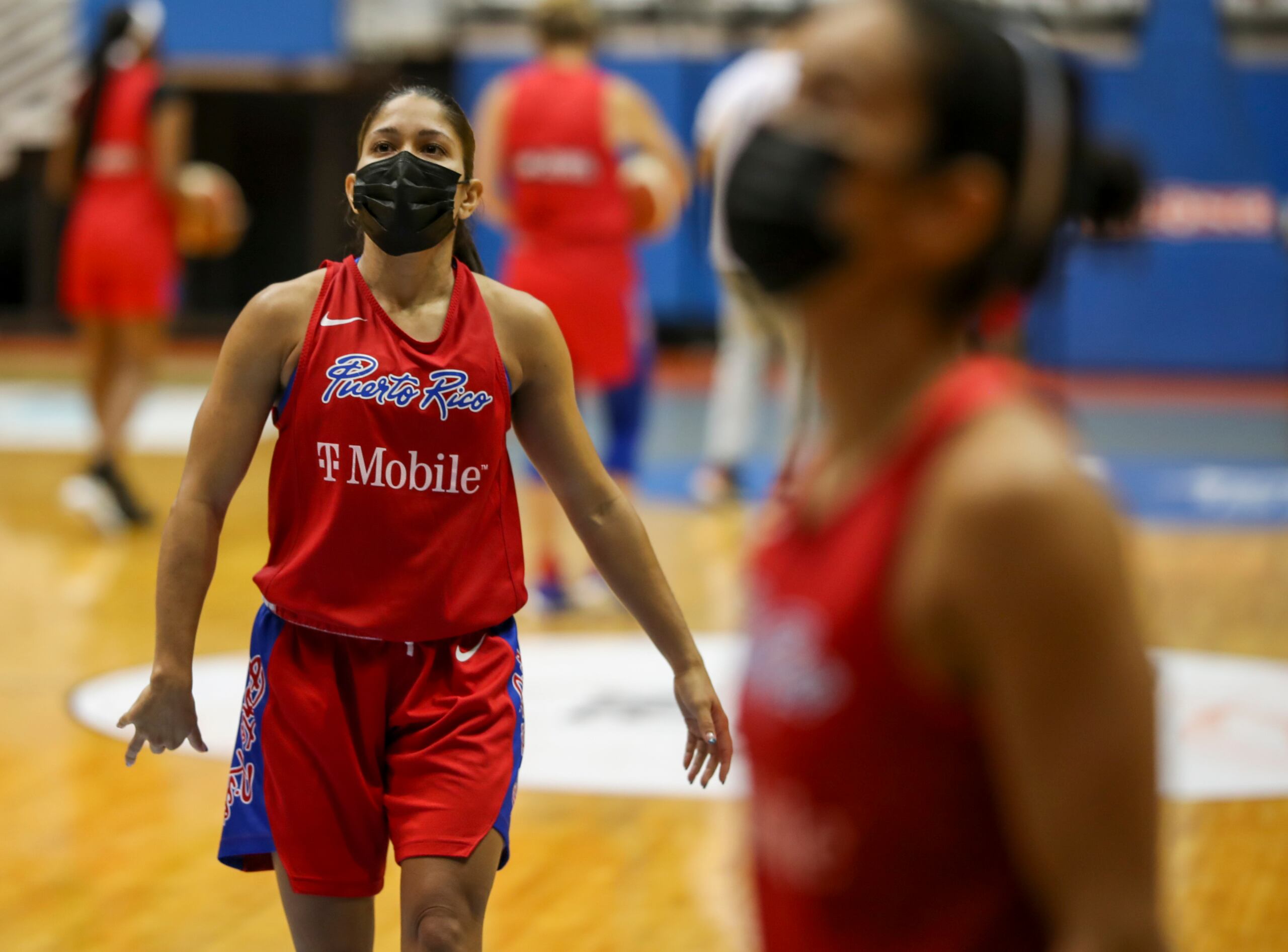 Pamela Rosado, capitana de la Selección Nacional, durante la práctica del combinado en el coliseo Roberto Clemente.