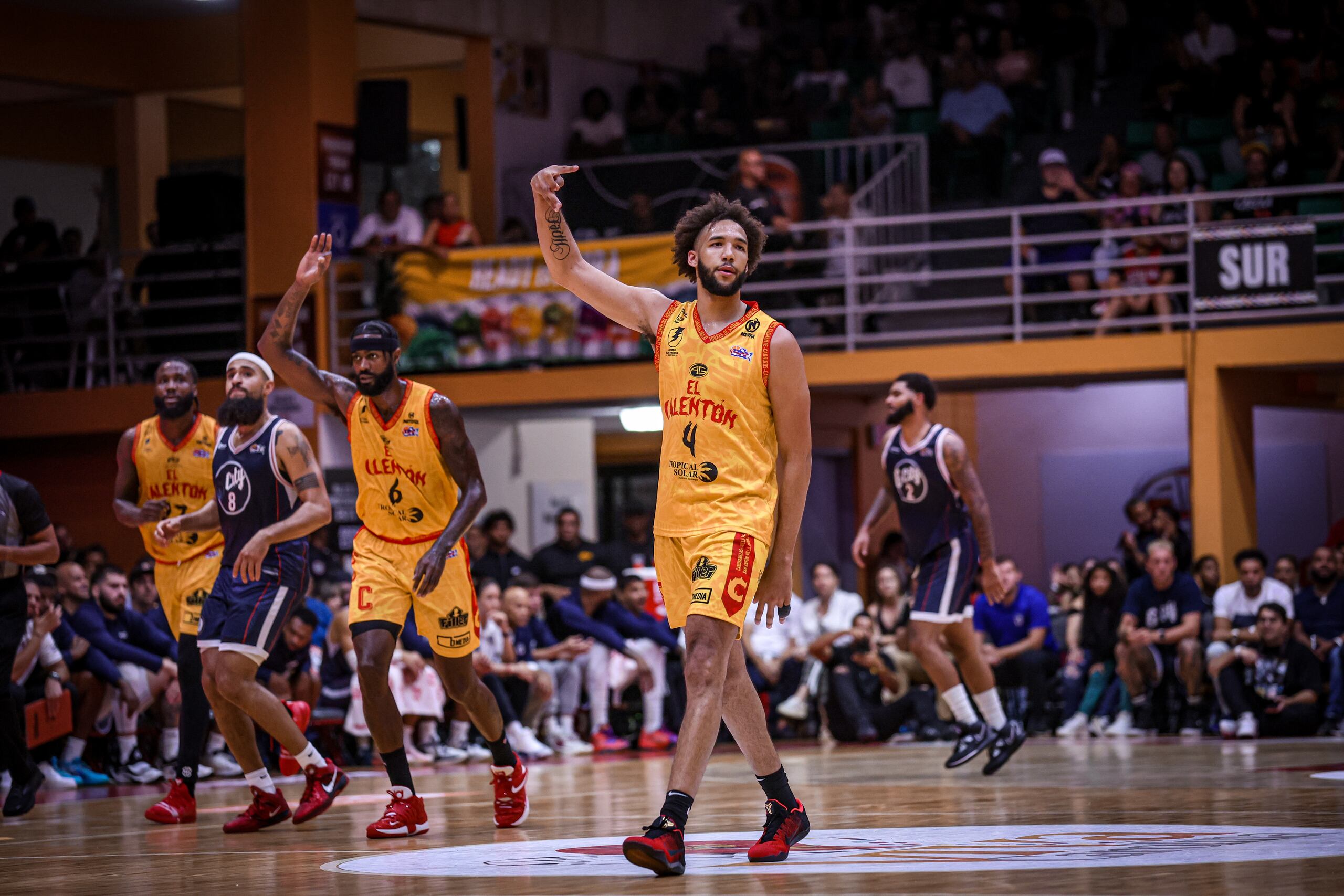 Los Gigantes del centro George Conditt no han estado jugando un baloncesto consistente recientemente. 