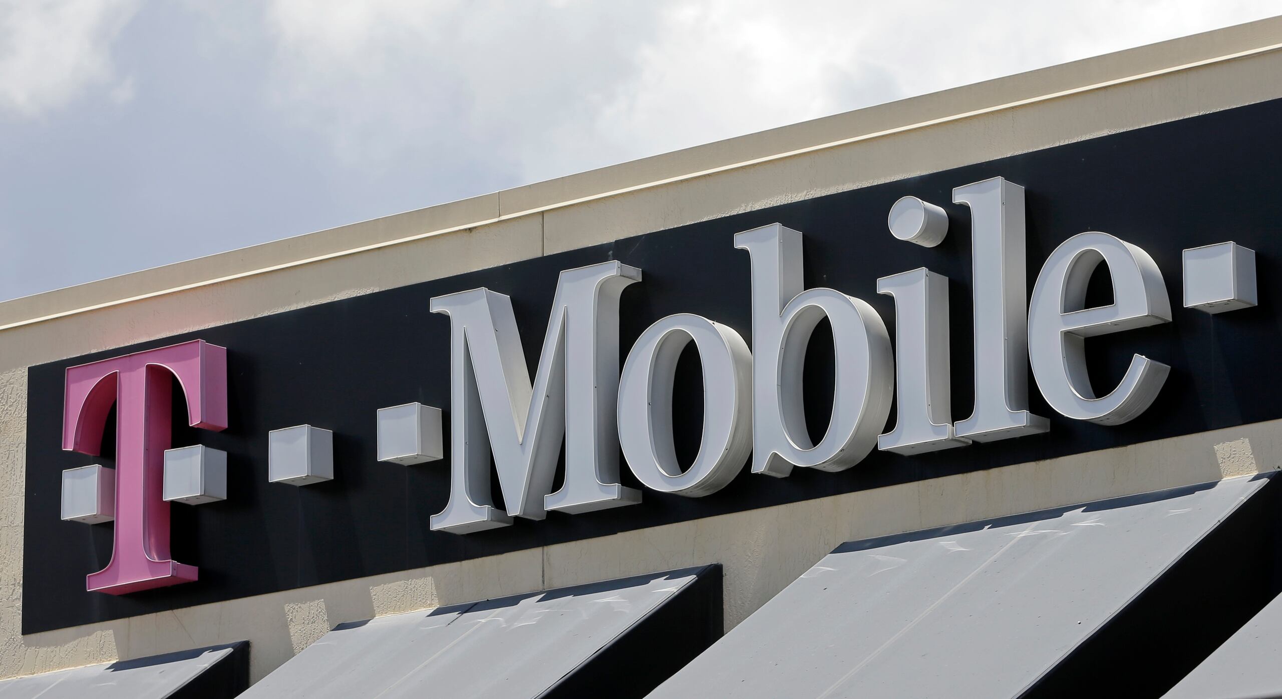 Baerga detalló que Metro correrá en la red 5G de T-Mobile, no solo en Puerto Rico, Islas Vírgenes, Vieques y Culebra, sino también en Estados Unidos. “En Puerto Rico no hay un solo producto de pregago que corra en una red 5G”, puntualizó la ejecutiva.