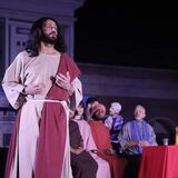 Feligreses de Carolina y Salinas conmemoran la viacrucis de Jesús