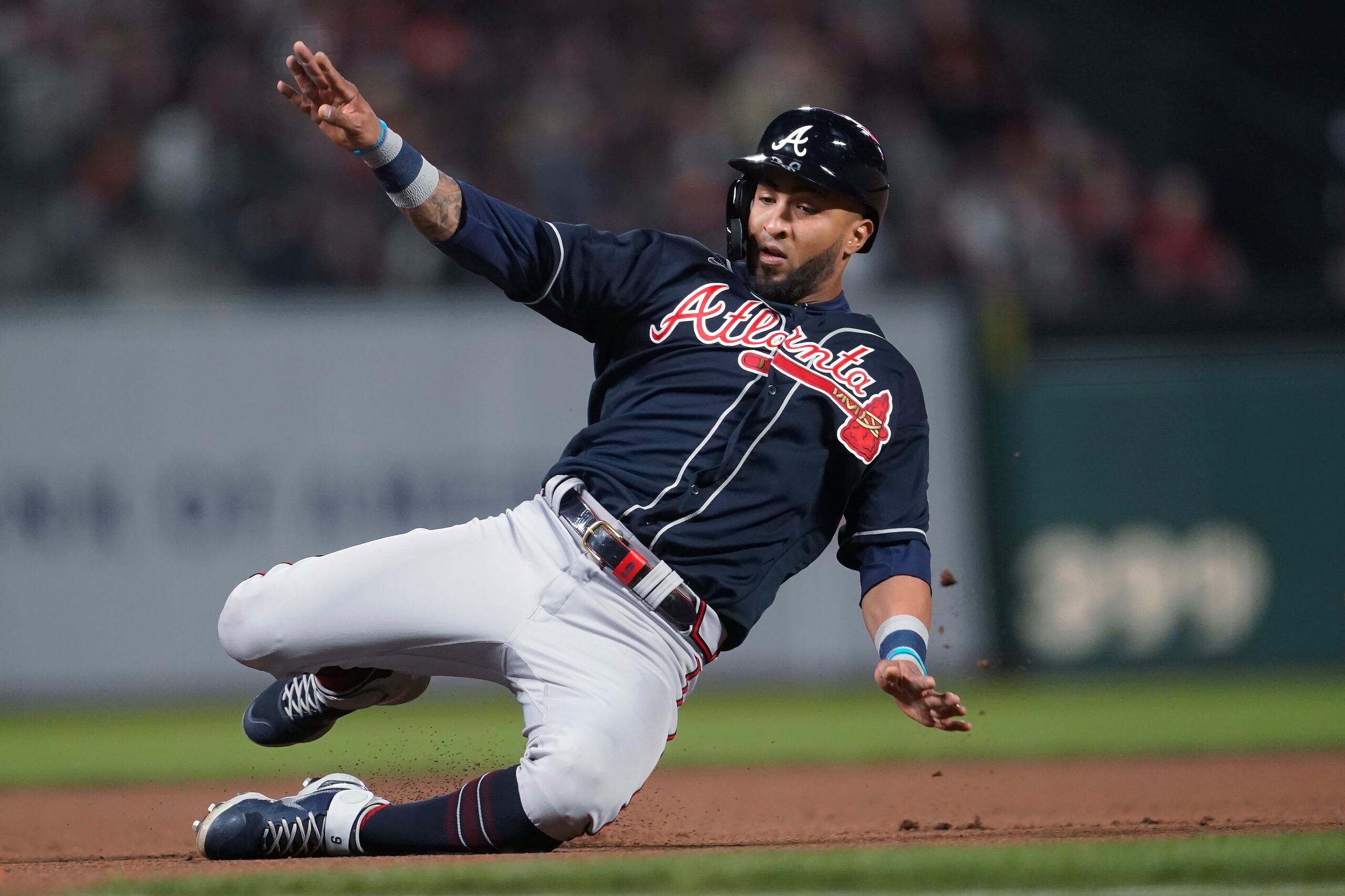 Eddie Rosario un doble en la segunda entrada y un triple en la tercera.