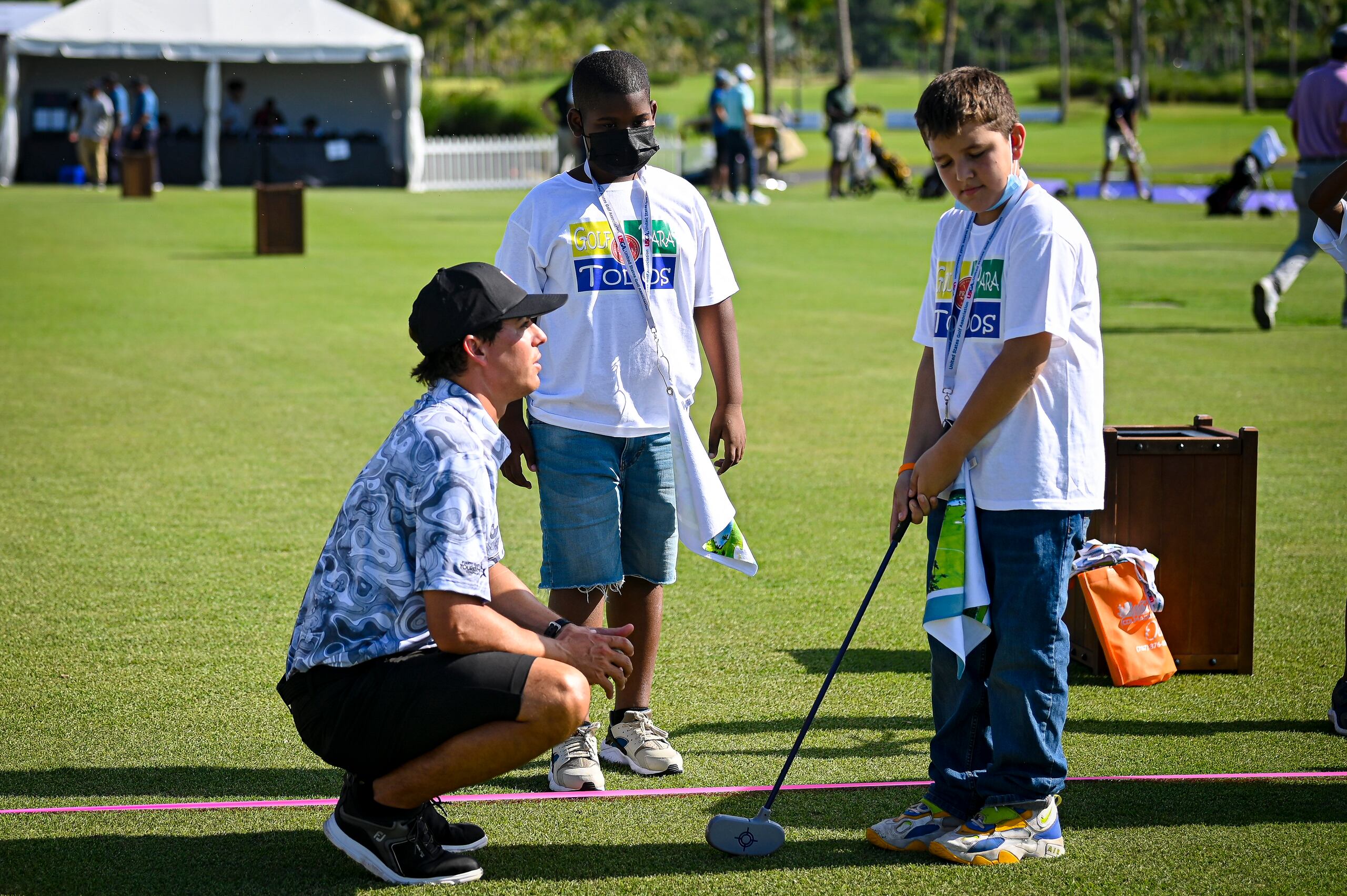 El puertorriqueño Robert Calvesbert, quien verá acción en el Campeonato Latinoamericano Amateur de Golf, fue parte de la clínica que ofreció la Asociación de Golf de Puerto Rico en Río Grande como antesala al evento competitivo que inicia el jueves.