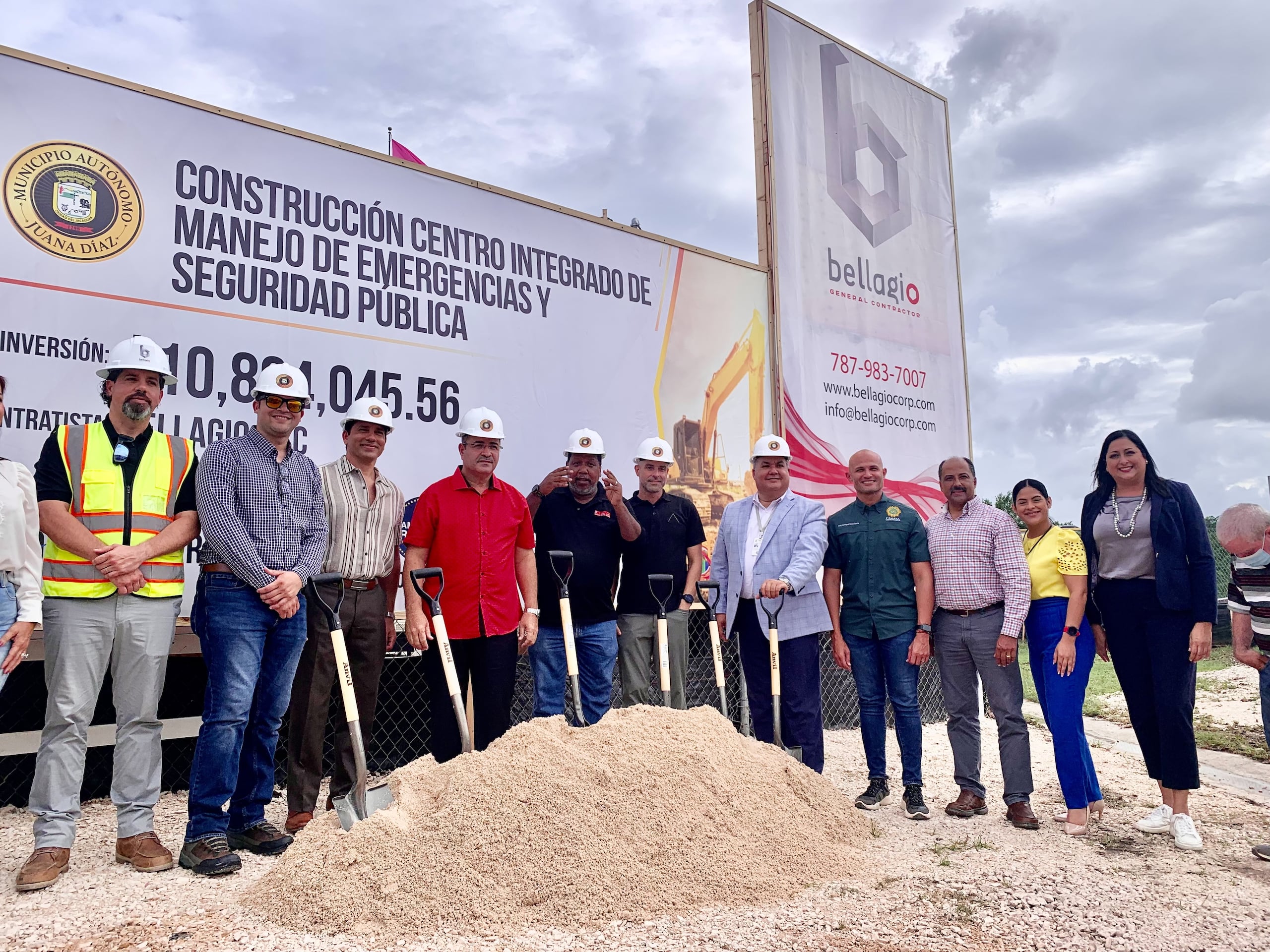 Oficiales del Gobierno de Puerto Rico y la Legislatura acudieron a la colocación de la primera piedra del Centro Integrado de Manejo de Emergencias y Seguridad Pública.