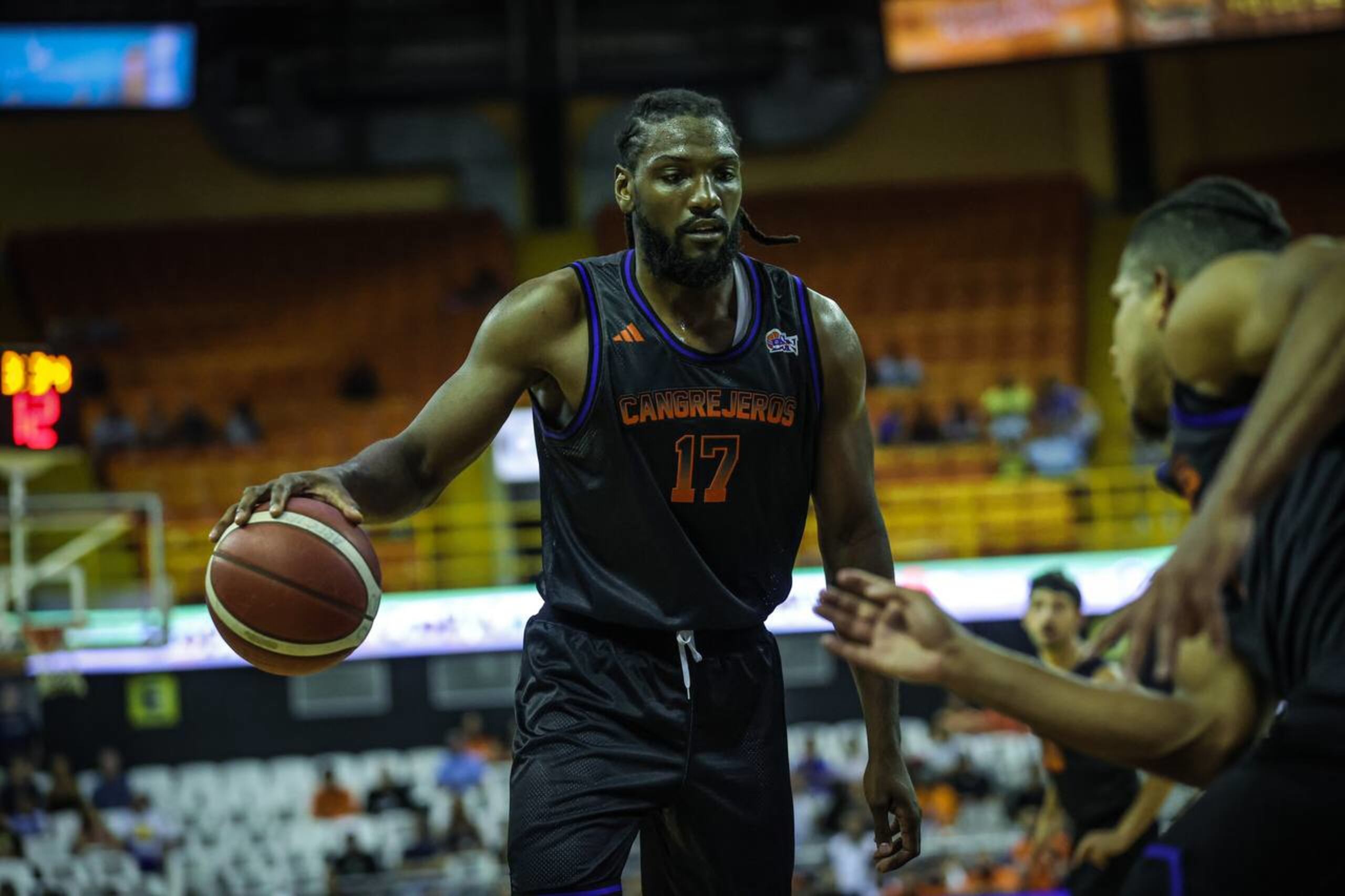 El importado Kenneth Faried, de los Cangrejeros de Santurce, acumuló 29 puntos y 15 rebotes en el triunfo de su equipo el miércoles sobre los Capitanes de Arecibo.