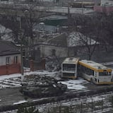 Convoy viaja a Mariúpol para intentar evacuar ciudadanos