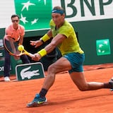 Nadal sopesa futuro tras brillar en Francia pese a dolencias