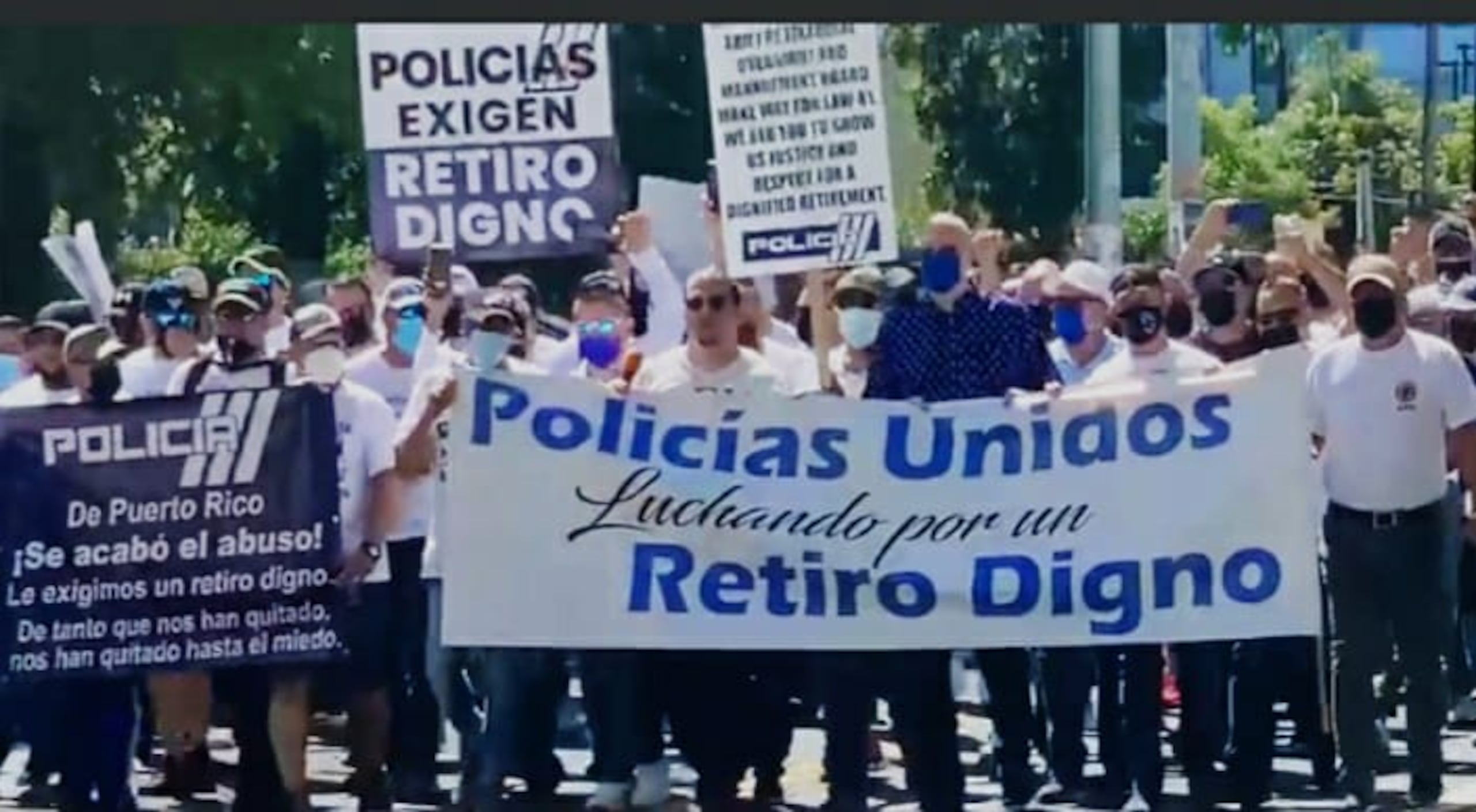 Un grupo de policías activos, que renunciaron o están retirados llevaron a cabo una manifestación frente a la Junta de Supervisión Fiscal en Hato Rey para reclamar que se ponga en vigor la Ley del Retiro Digno.