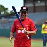 Artistas, deportistas y periodistas calientan motores para el juego de celebridades de softbol de Primera Hora