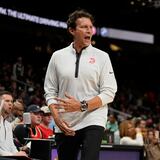 Atlanta regresa a la senda del triunfo en el debut de Quin Snyder