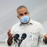 Secretario de Salud habla de su convalecencia por COVID y regresa a trabajar preocupado por el virus