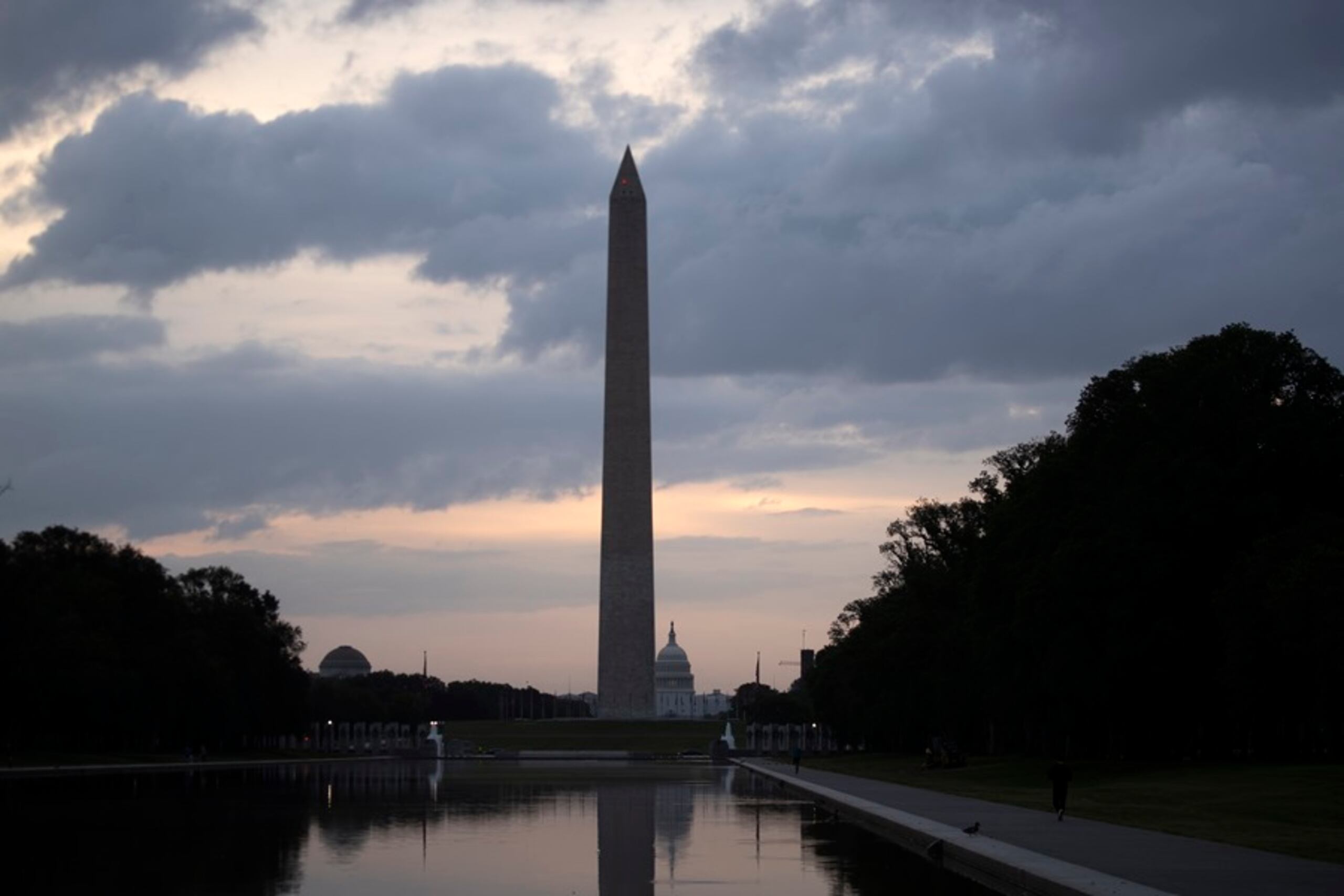 El Capitolio de los Estados Unidos y el Monumento a Washington. (Archivo/EFE/EPA/MICHAEL REYNOLDS)