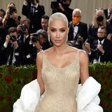 Kim Kardashian le dice adiós al pelo rubio y luce espectacular