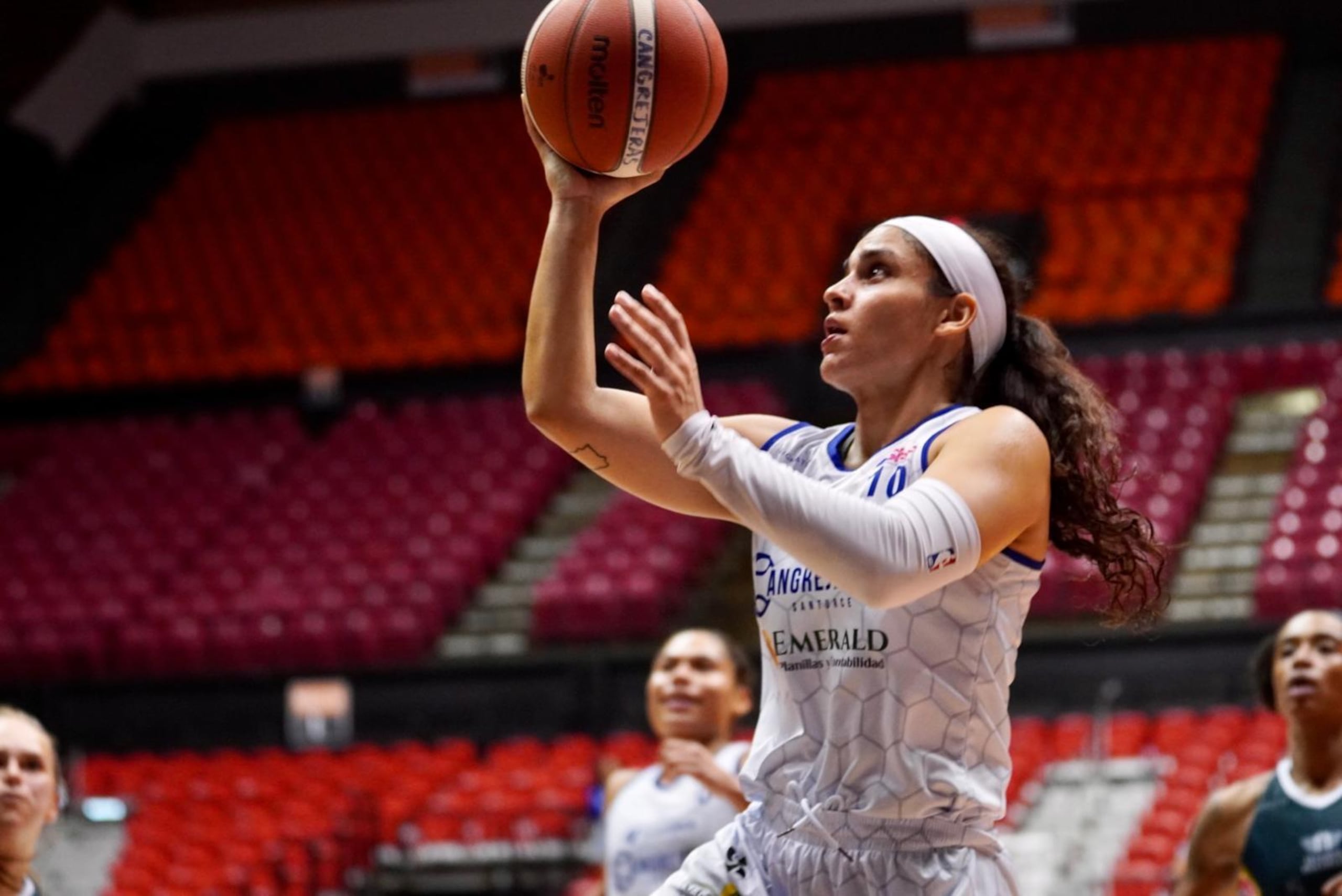 Ashley Torres coló 14 puntos para las Cangrejeras de Santurce en el encuentro del jueves ante las Montañeras de Morovis.