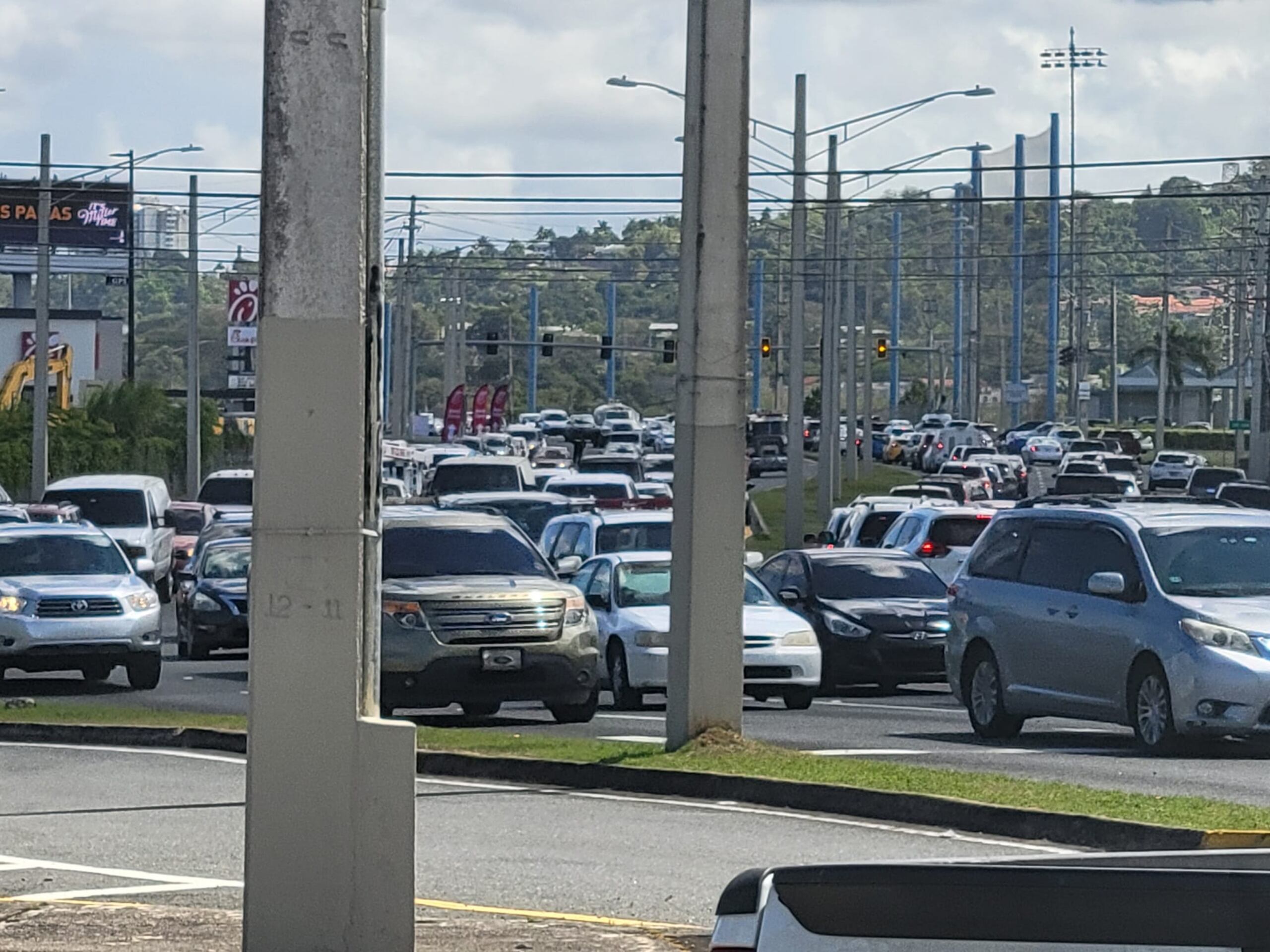 La apertura del restaurante de comida rápida de la cadena Chick-Fil en la avenida Los Filtros en Bayamón ha ocasionado congestión vehicular en esa zona.