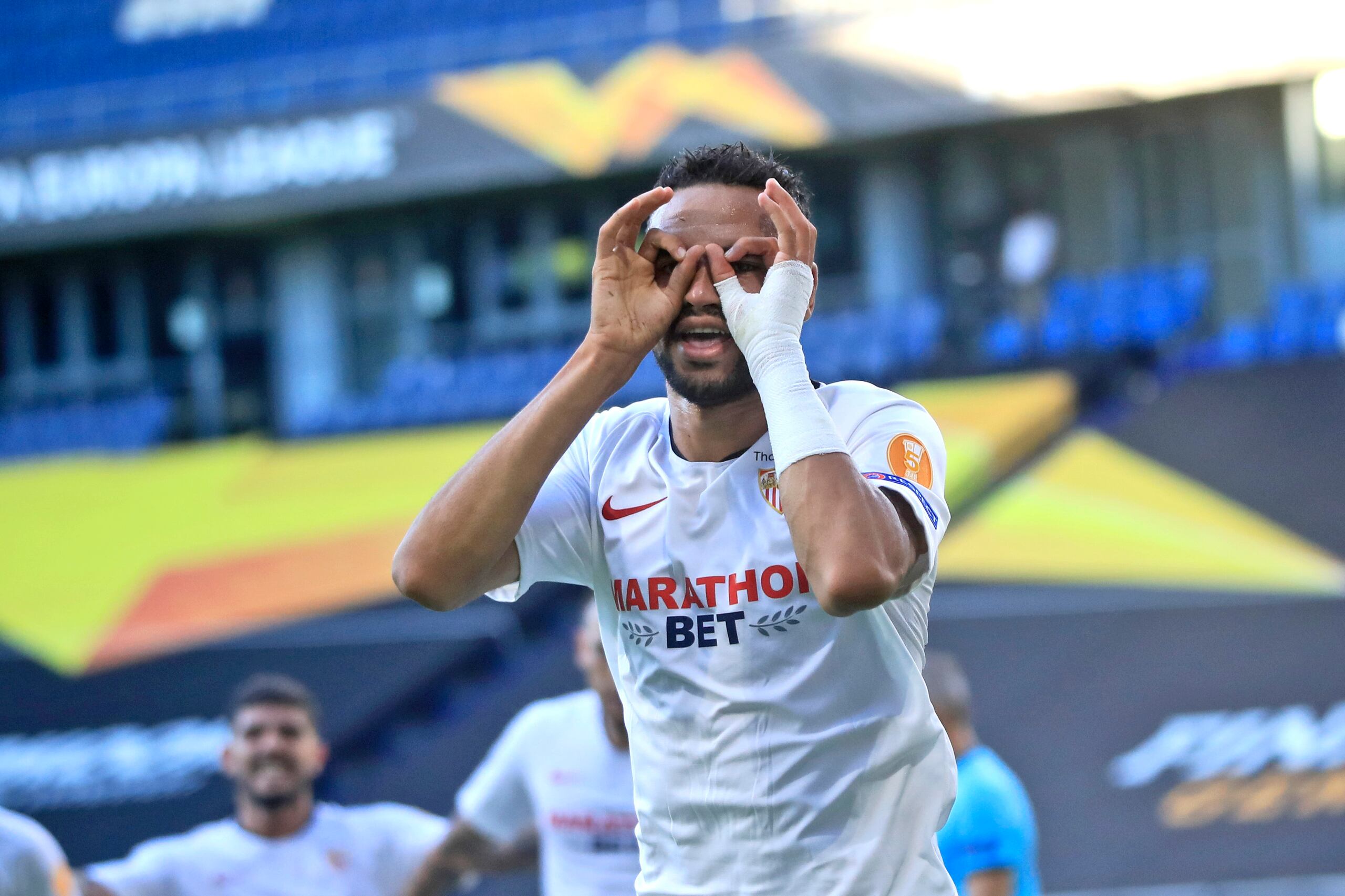Youssef En-Nesyri tras anotar el segundo gol del Sevilla en el partido contra la Roma por los octavos de final de la Liga Europa en Duisburgo, Alemania, el jueves 6 de agosto de 2020.
