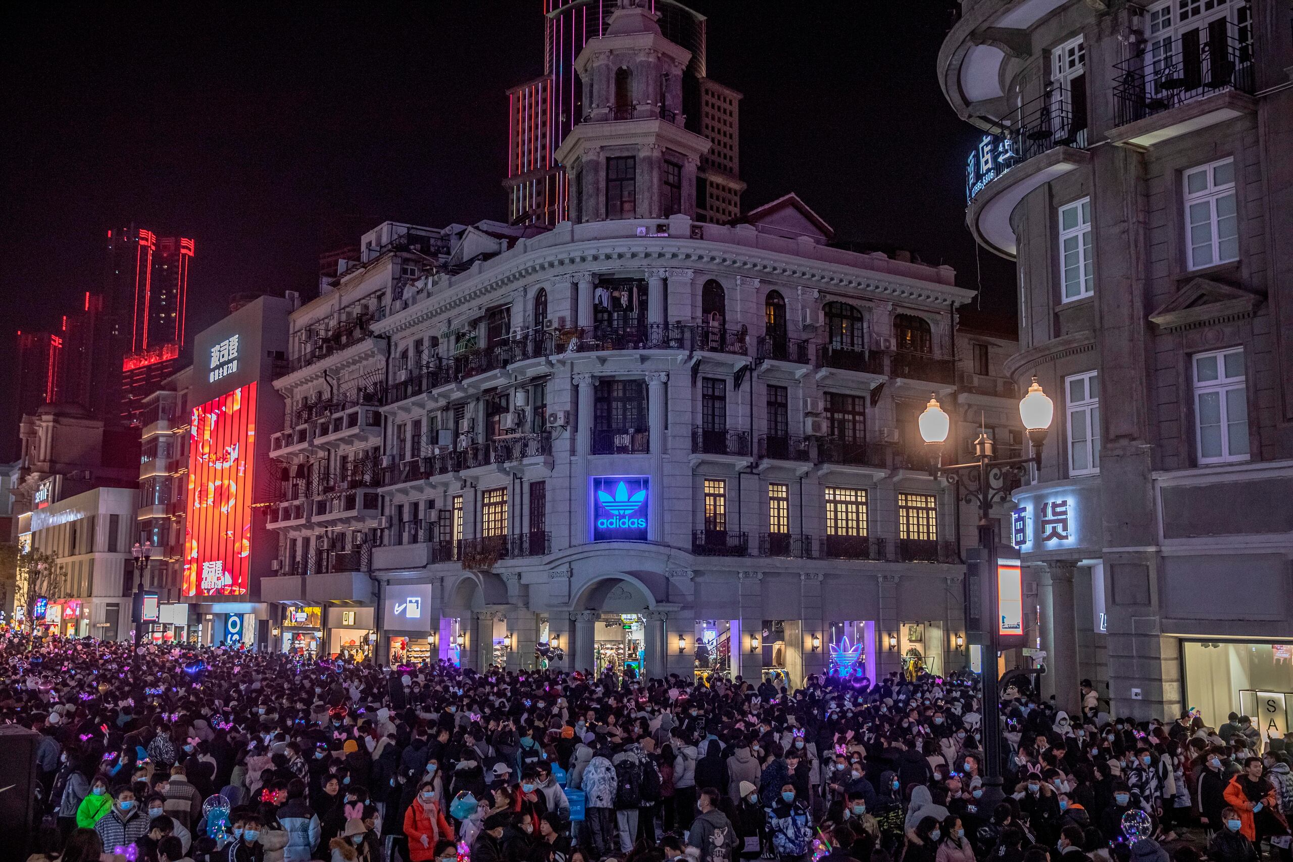 La mayoría eran jóvenes sin miedo a contagios y “con ganas de recuperar el tiempo perdido”, expresó una asistente.