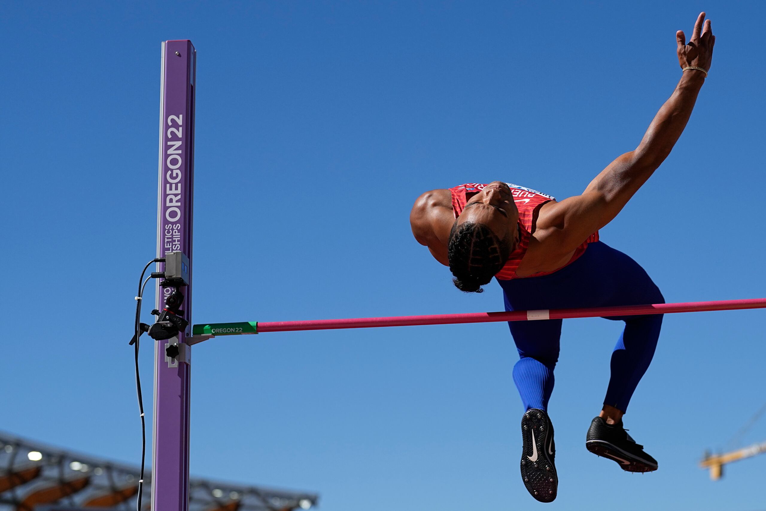 Ayden Owens-Delerme durante uno de sus intentos en el salto de altura.