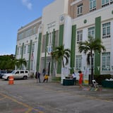 Tirotean edificio del Departamento de Agricultura en Santurce 