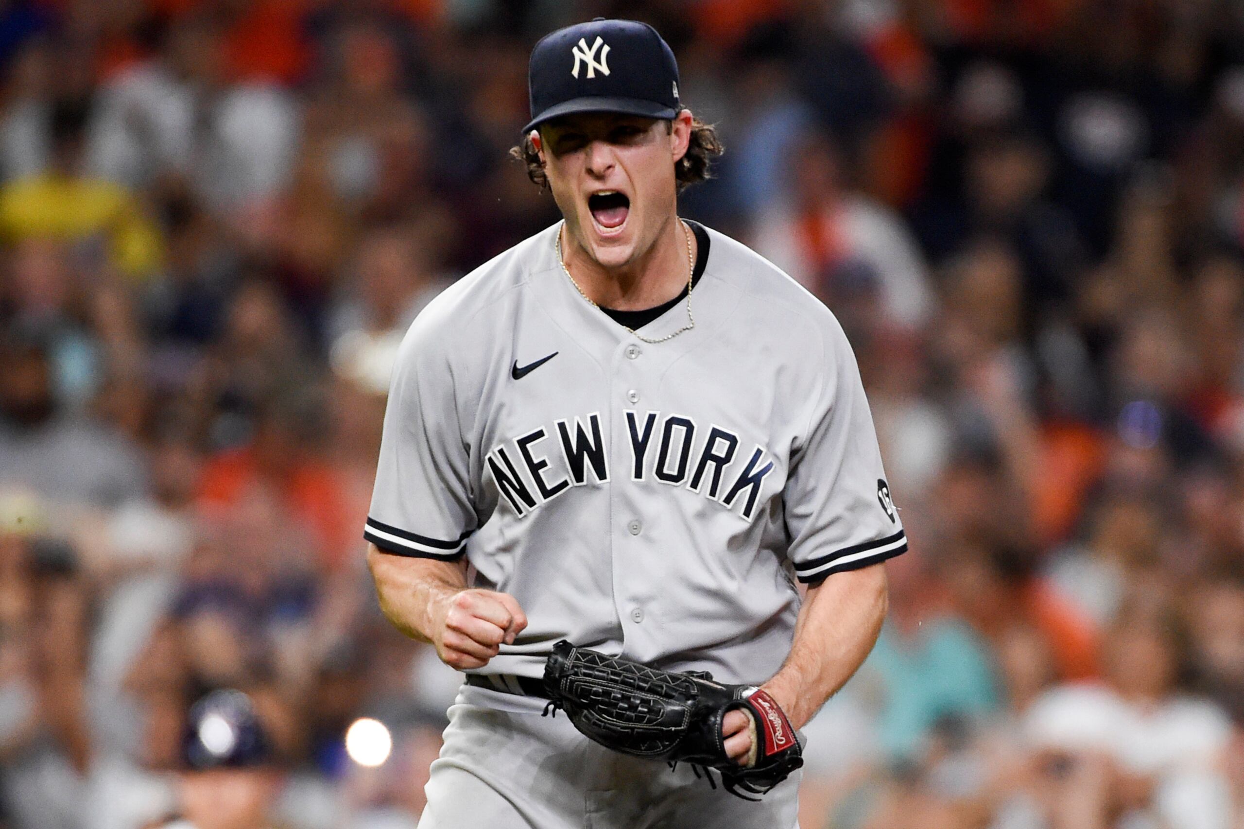 El as de los Yankees, Gerrit Cole, reacciona tras ponchar a Yordan Álvarez y completar su blanqueada sobre Houston el sábado.