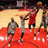 Rockets ganan su séptimo al hilo al superar a los Nets