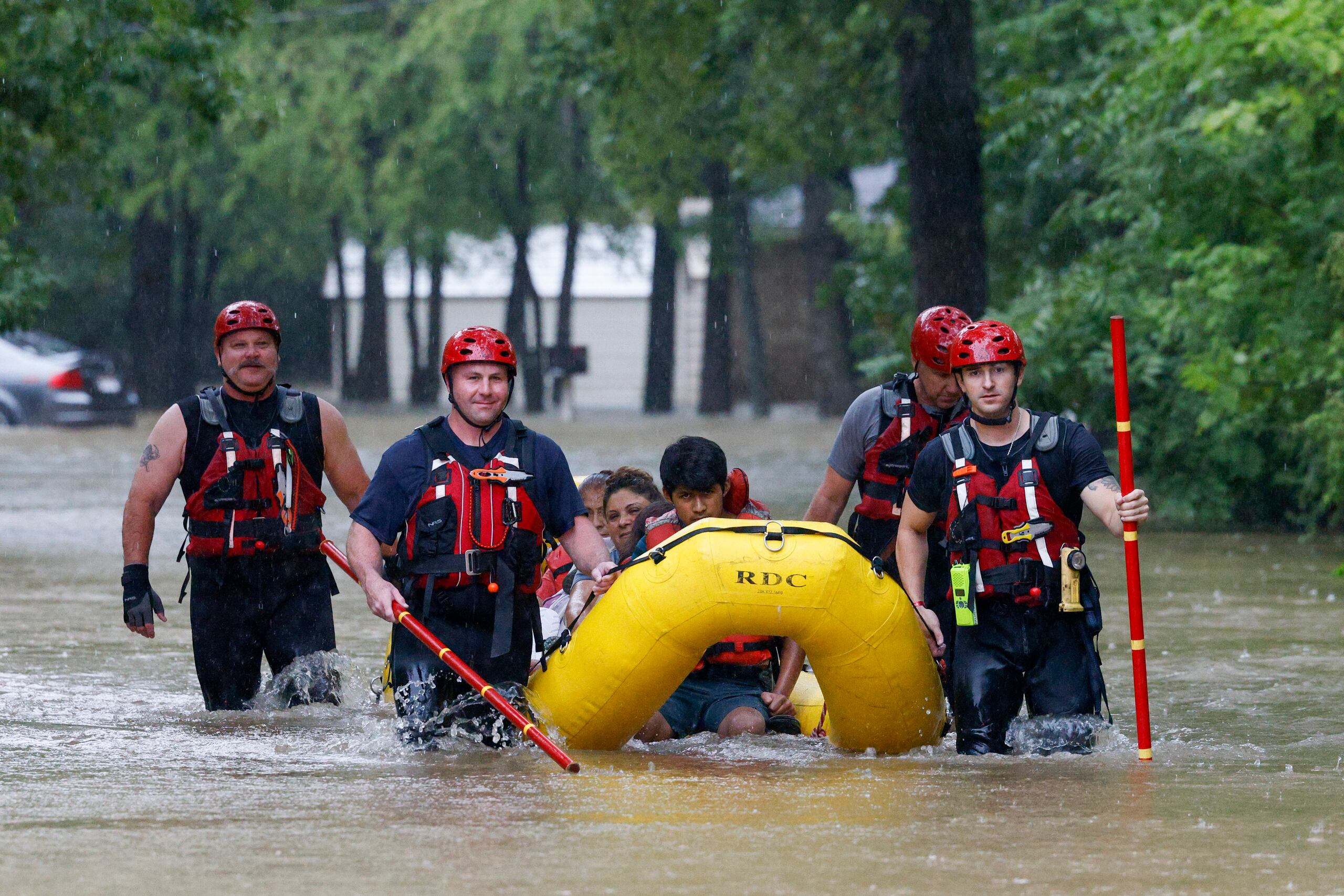 En general, alrededor de 8 de cada 10 adultos estadounidenses dice que en los últimos cinco años han sentido personalmente las consecuencias del clima extremo, como calor o sequía extremos, según la nueva encuesta.