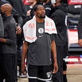 Kevin Durant lució tan bueno como siempre en su regreso a cancha