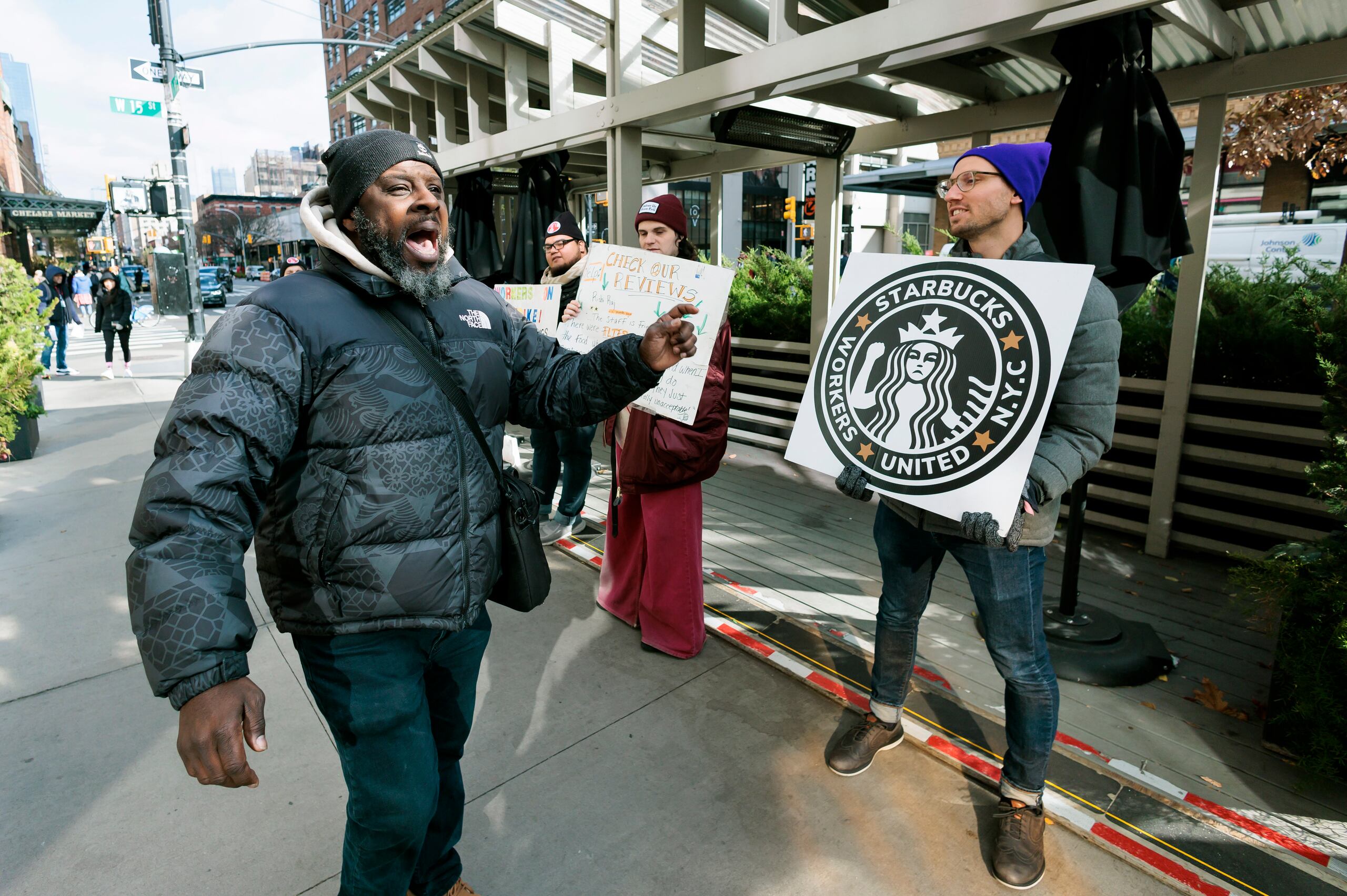 El sindicato de Starbucks representa a casi 7,000 trabajadores de 250 locales en todo el país, según cifras del sindicato Workers United. (EFE/EPA/JUSTIN LANE)