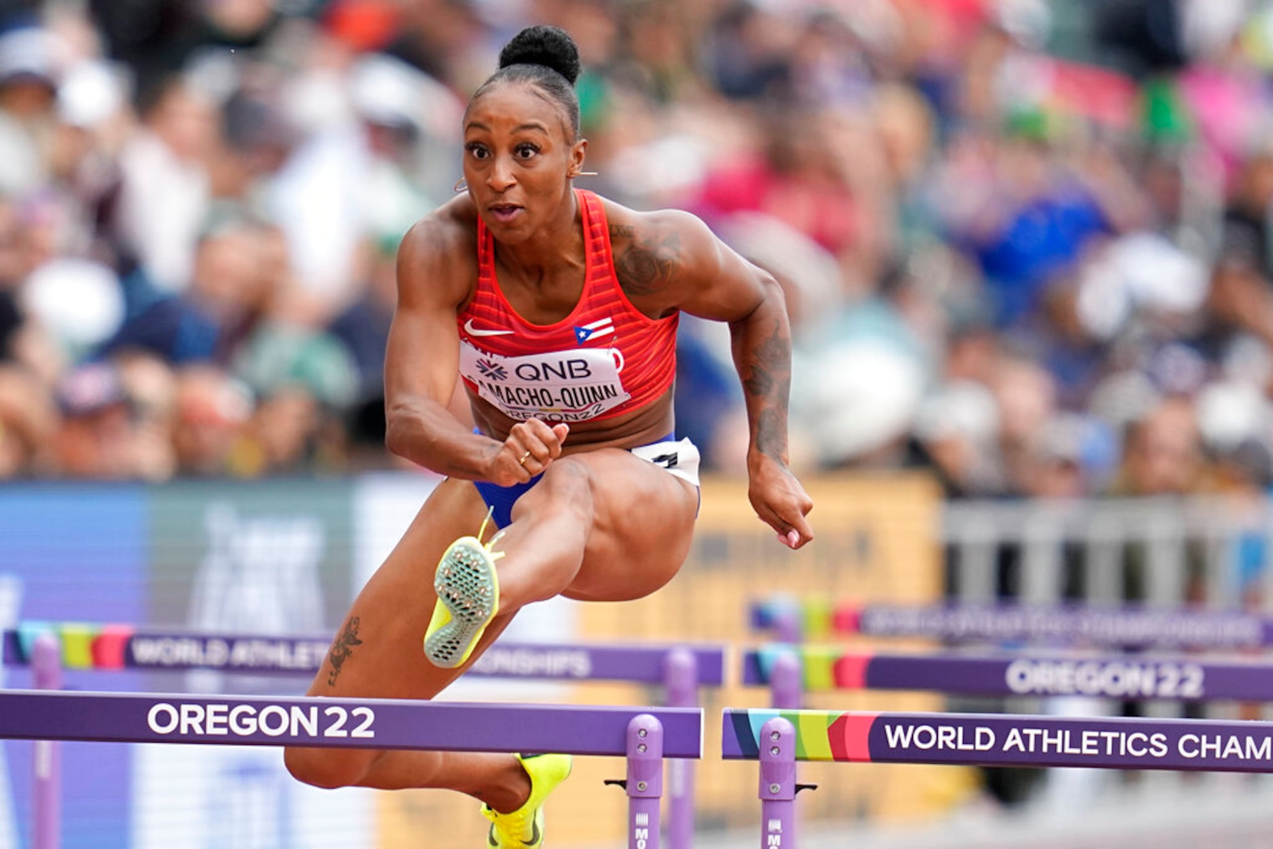 Jasmine Camacho Quinn ganó ayer sábado su preliminar para pasar a ser una de las 24 semifinalistas que correrán hoy en tres series semifinales.