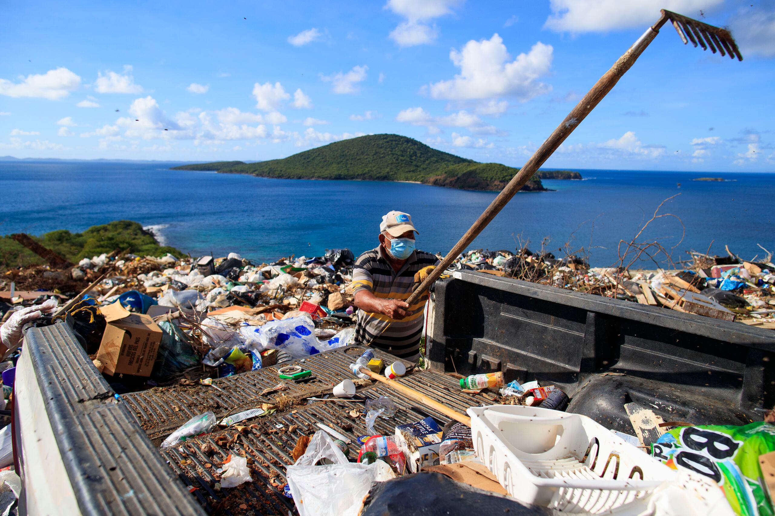 La empresa de manufactura de dispositivos médicos más grande de la isla, Medtronic, busca disponer de 10,000 yardas de desperdicios no peligroso cuando culminen unos 20 viajes hacia la isla municipio.