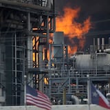 Nueve hospitalizados por incendio en planta de Shell, en Texas